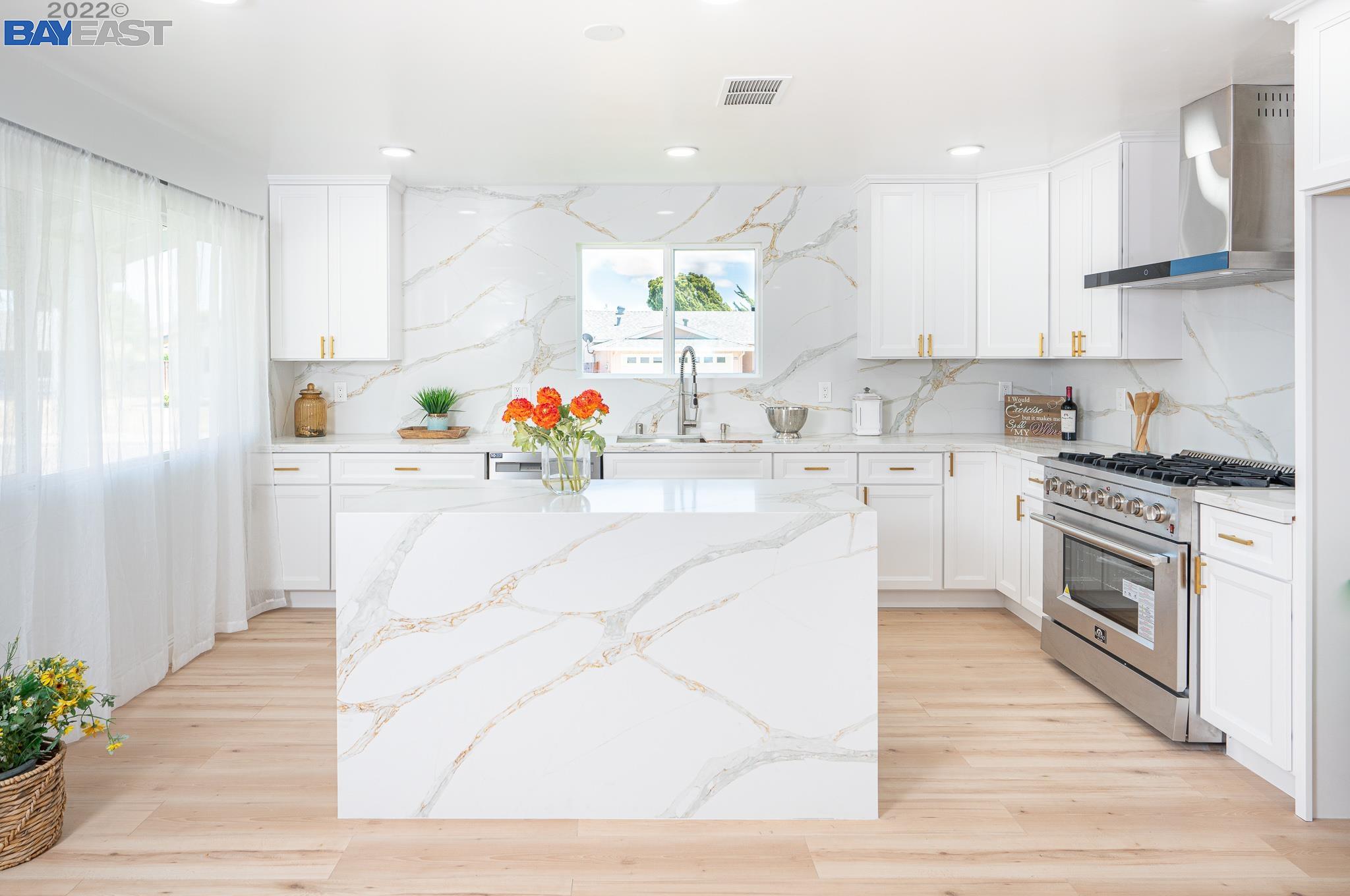 Detail Gallery Image 1 of 1 For 32456 Lois Way, Union City,  CA 94587 - 4 Beds | 2 Baths
