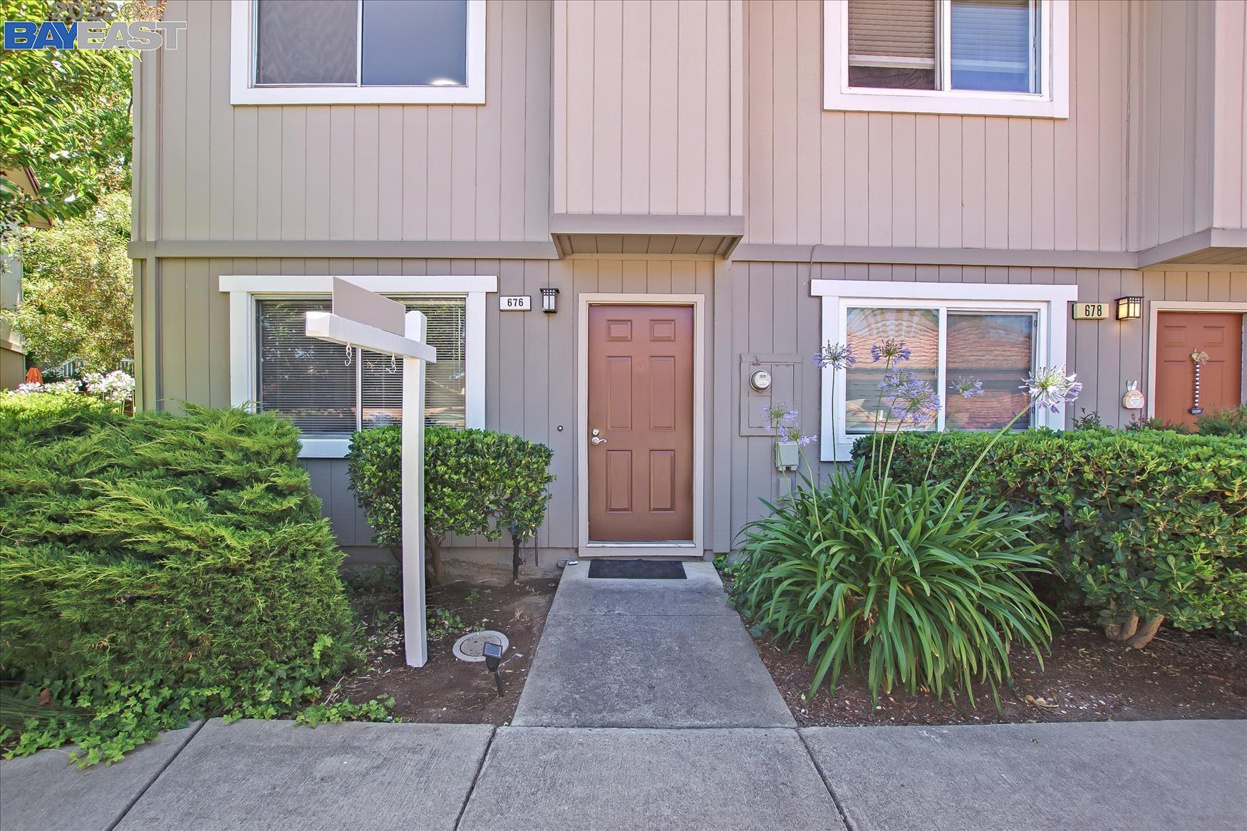 Detail Gallery Image 1 of 1 For 676 Concord Pl, Pleasanton,  CA 94566 - 2 Beds | 1/1 Baths