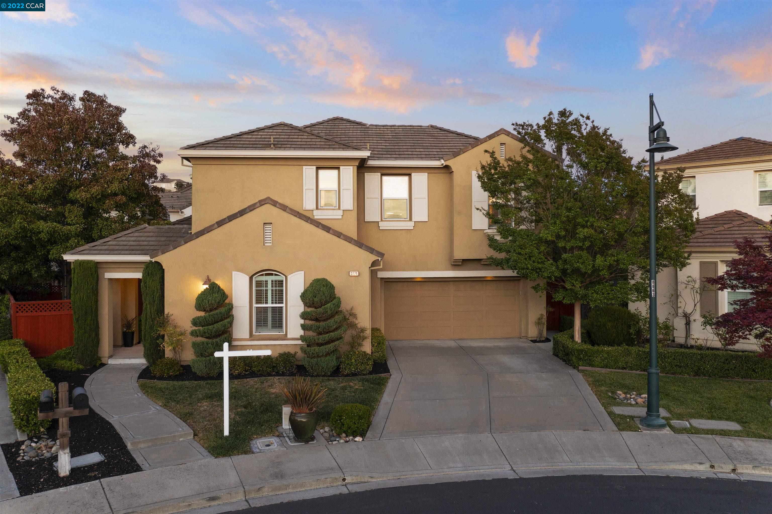Detail Gallery Image 1 of 1 For 3774 Hobstone Pl, Dublin,  CA 94568 - 5 Beds | 4/1 Baths