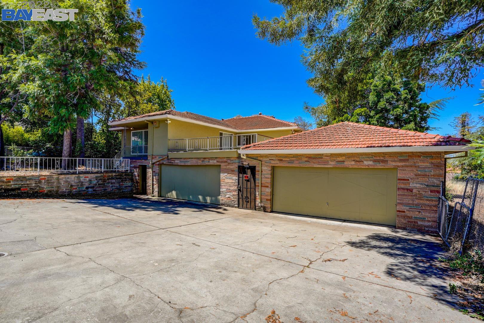 Detail Gallery Image 1 of 1 For 22897 Valley View Dr, Hayward,  CA 94541 - 7 Beds | 3/1 Baths