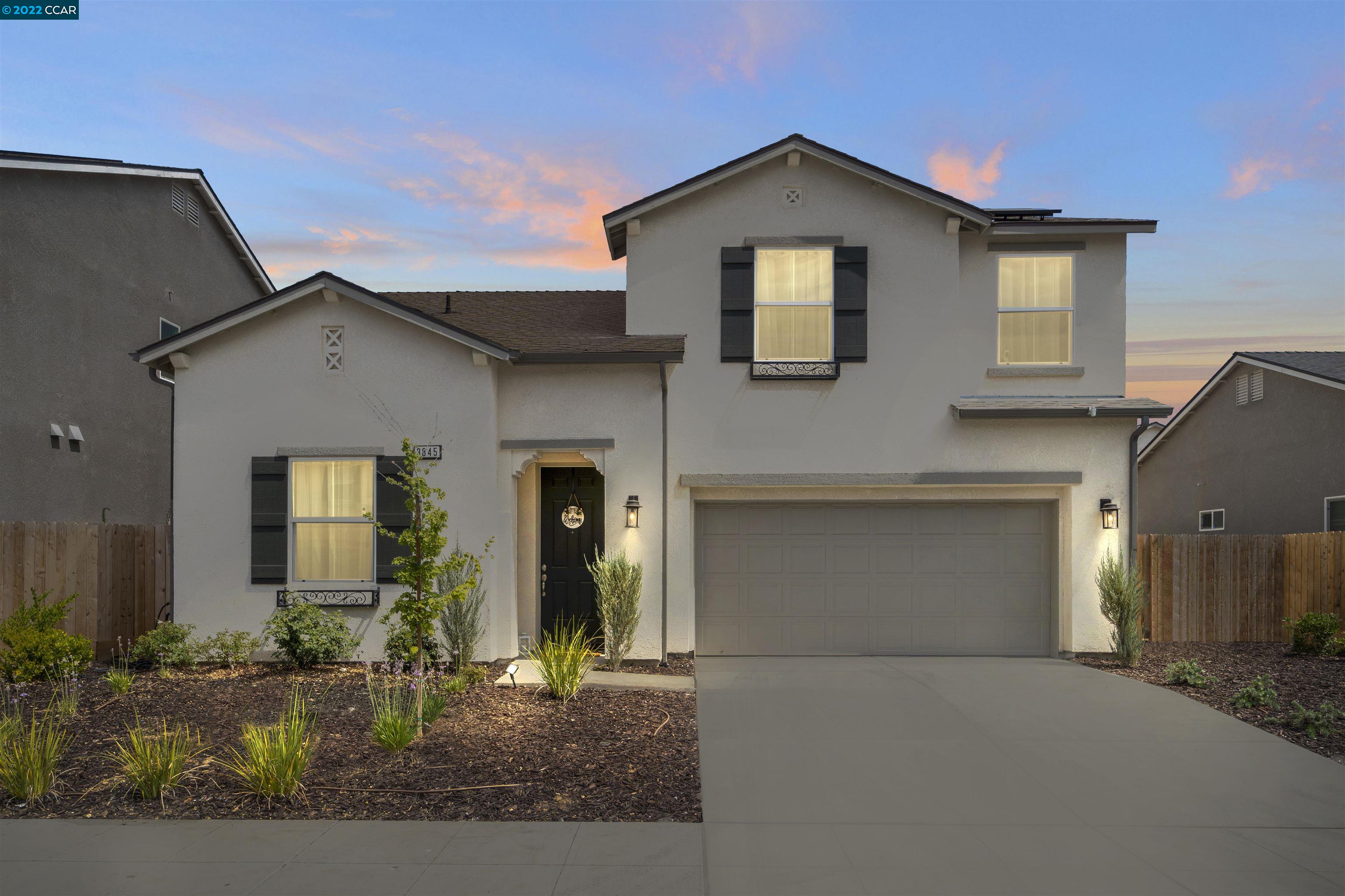 Detail Gallery Image 1 of 1 For 3845 Valor Ave, Clovis,  CA 93619 - 4 Beds | 3 Baths