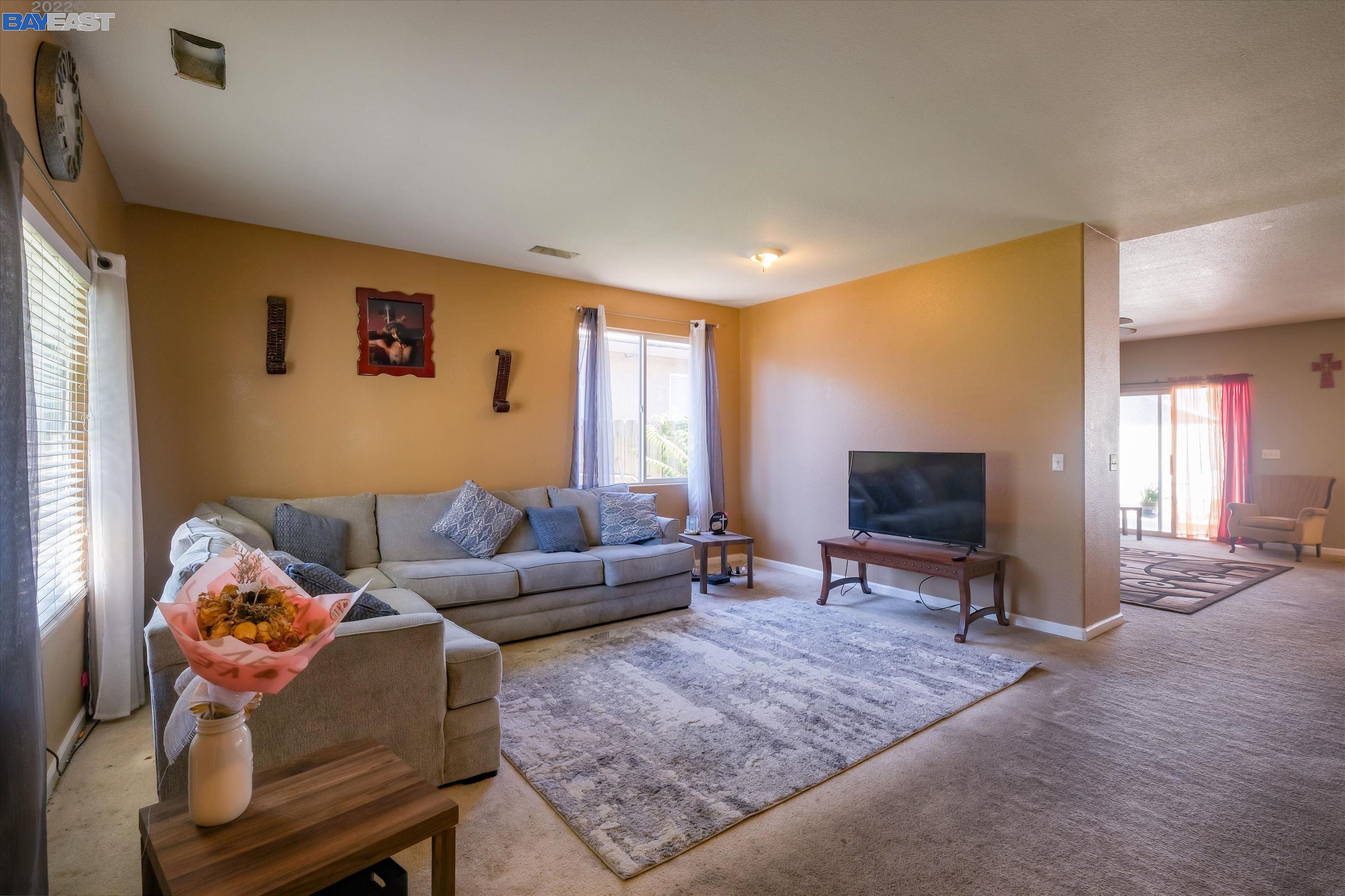 Detail Gallery Image 5 of 30 For 1883 Amberwood Ln, Turlock,  CA 95380 - 4 Beds | 2/1 Baths
