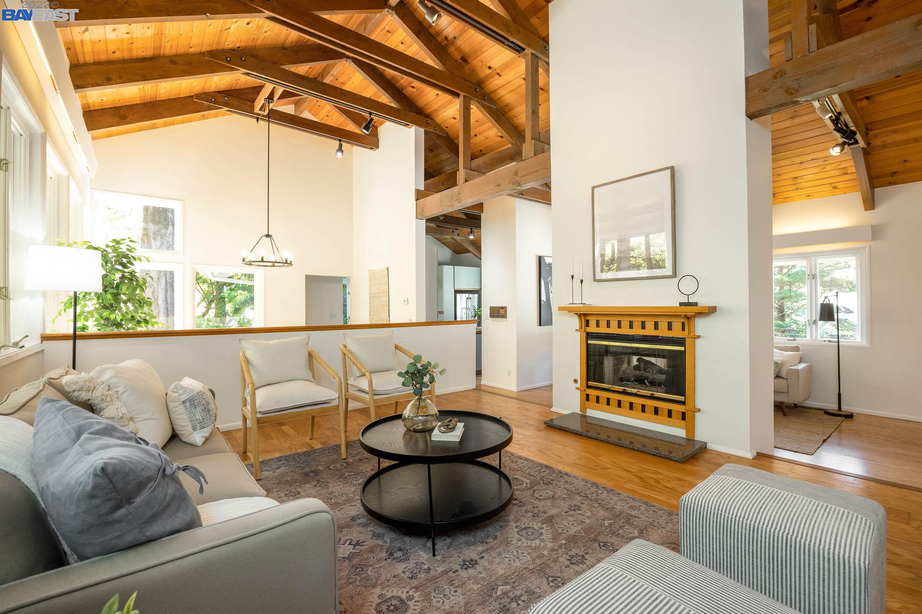 Detail Gallery Image 1 of 1 For 2060 Mastlands Dr, Oakland,  CA 94611 - 3 Beds | 2/1 Baths