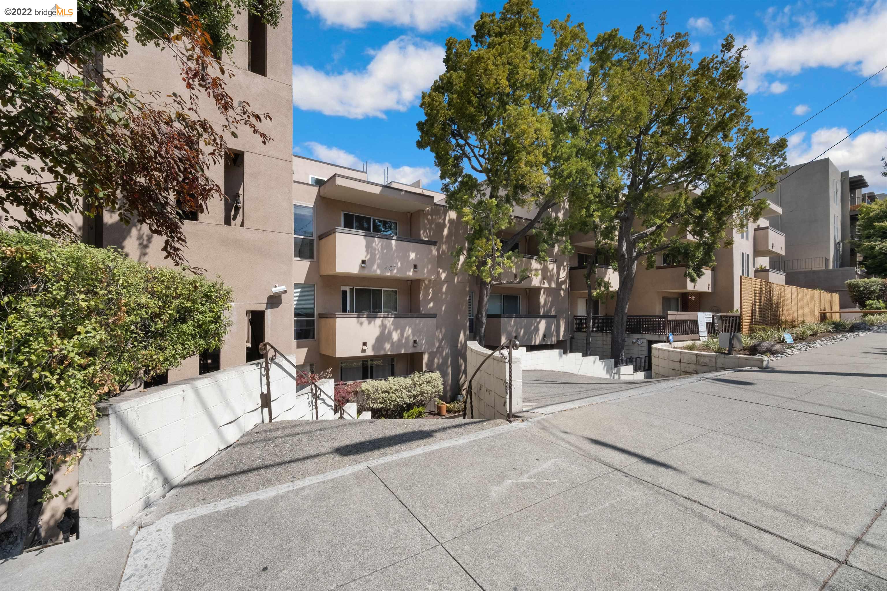 Detail Gallery Image 1 of 1 For 407 Orange St #207,  Oakland,  CA 94610 - 1 Beds | 1 Baths