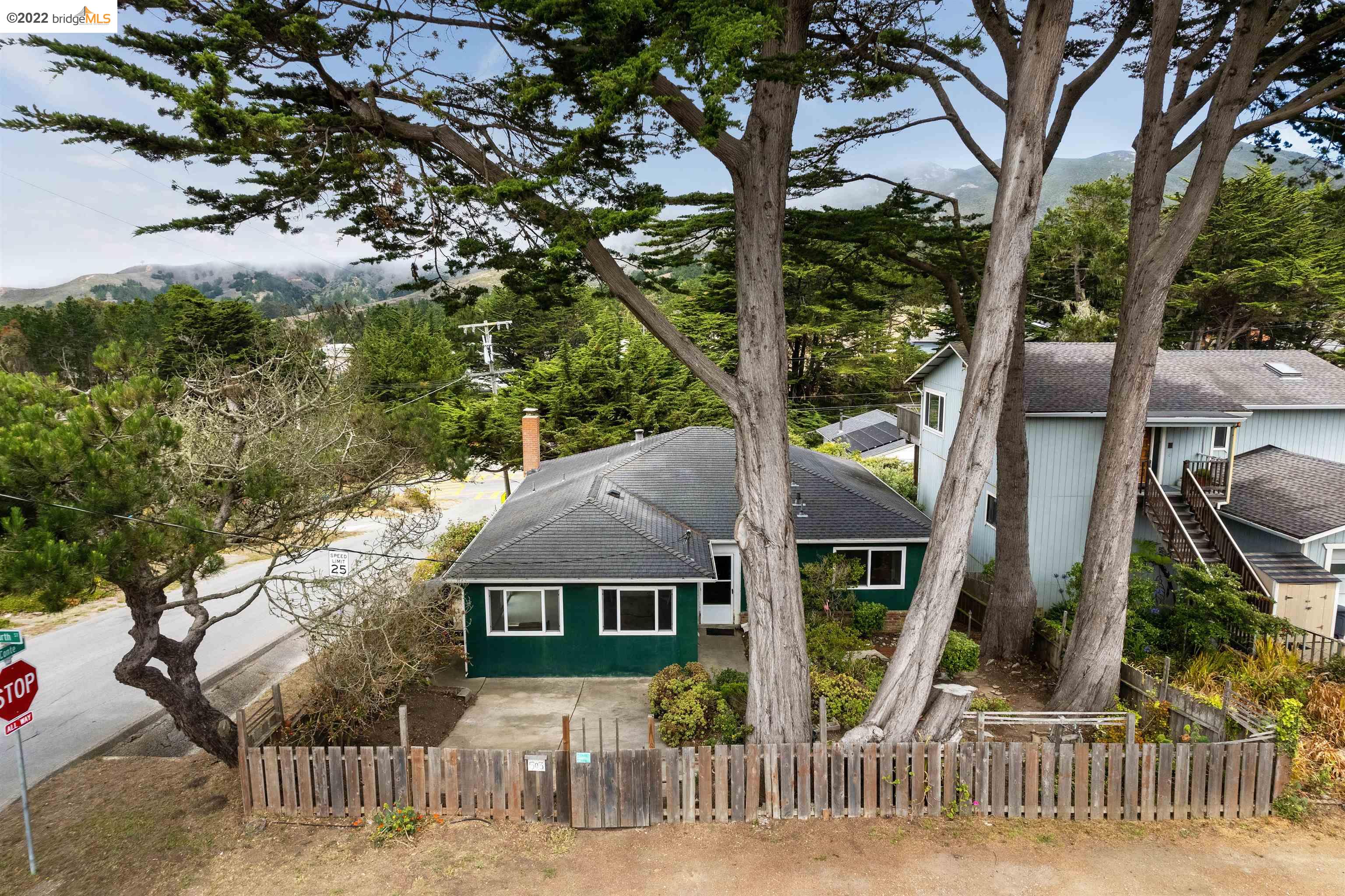 Detail Gallery Image 1 of 1 For 503 4th St, Montara,  CA 94037 - 3 Beds | 1/1 Baths