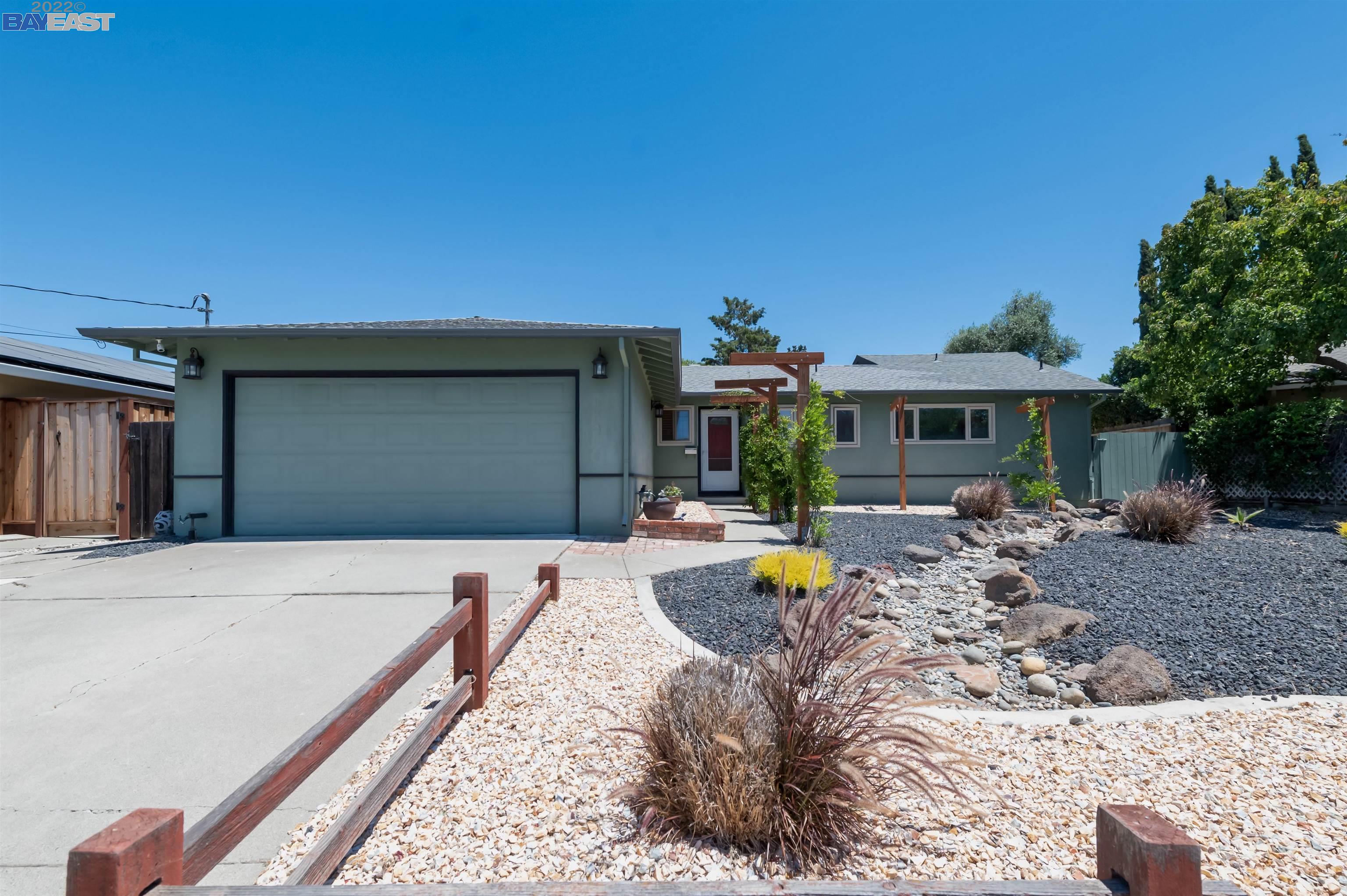 Detail Gallery Image 1 of 1 For 964 De Caen Ct, Livermore,  CA 94550 - 4 Beds | 3 Baths