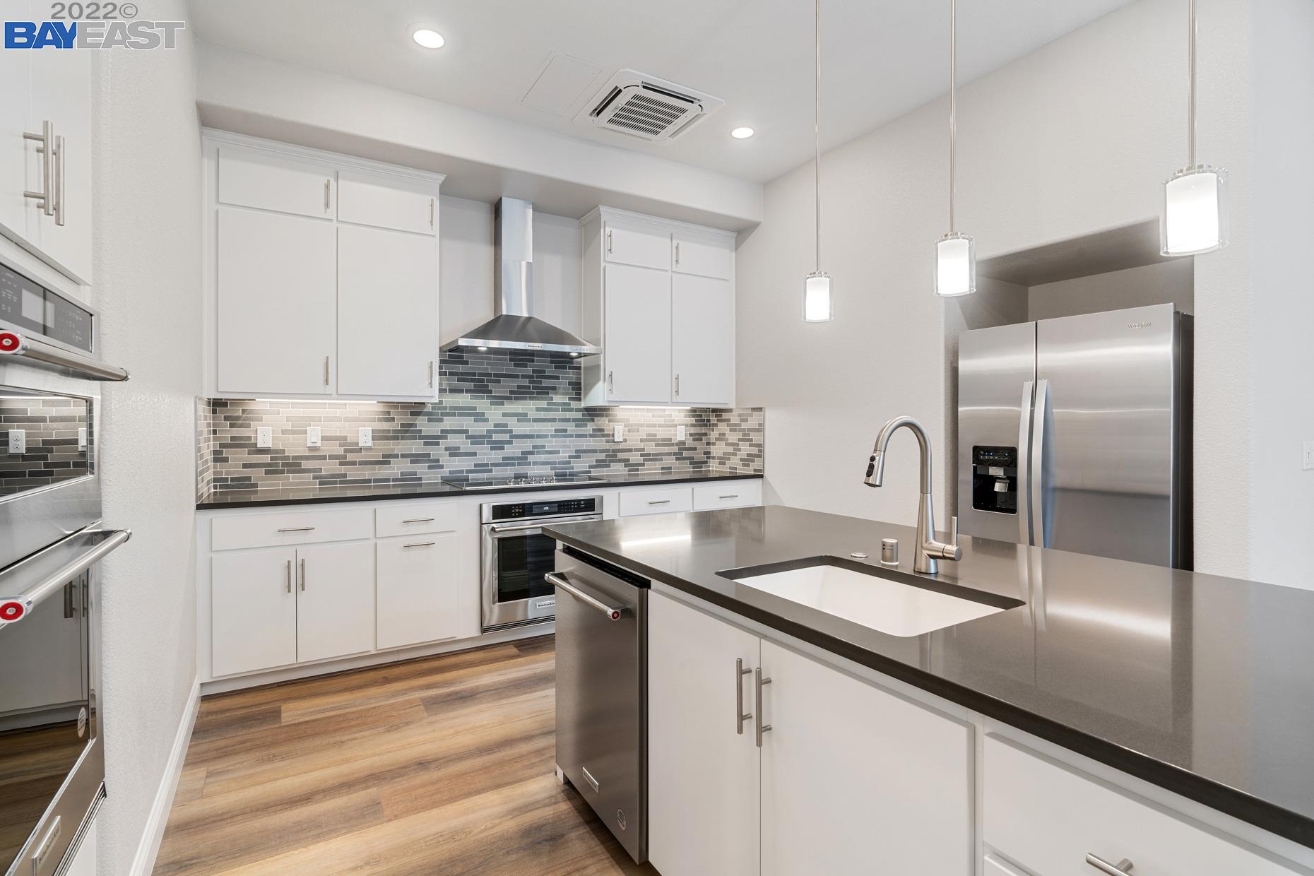 Detail Gallery Image 1 of 1 For 300 Waters Park Circle #303,  San Mateo,  CA 94403 - 4 Beds | 3 Baths