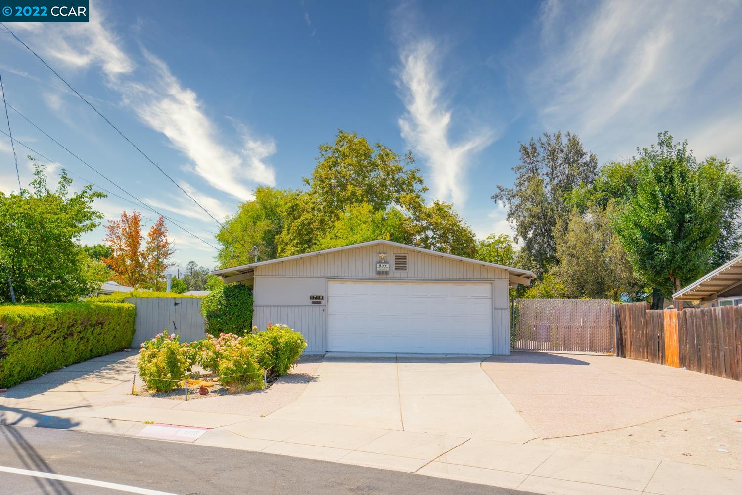 Detail Gallery Image 1 of 1 For 1718 Oakmead Dr, Concord,  CA 94520 - 3 Beds | 2 Baths