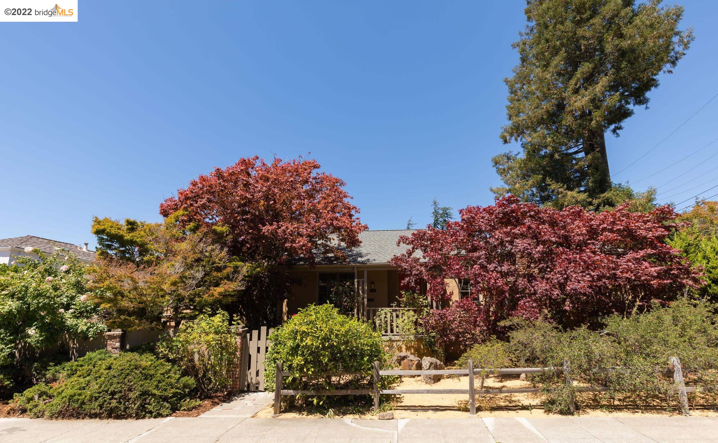 Detail Gallery Image 1 of 1 For 1421 Lincoln St, Berkeley,  CA 94702 - 2 Beds | 2 Baths