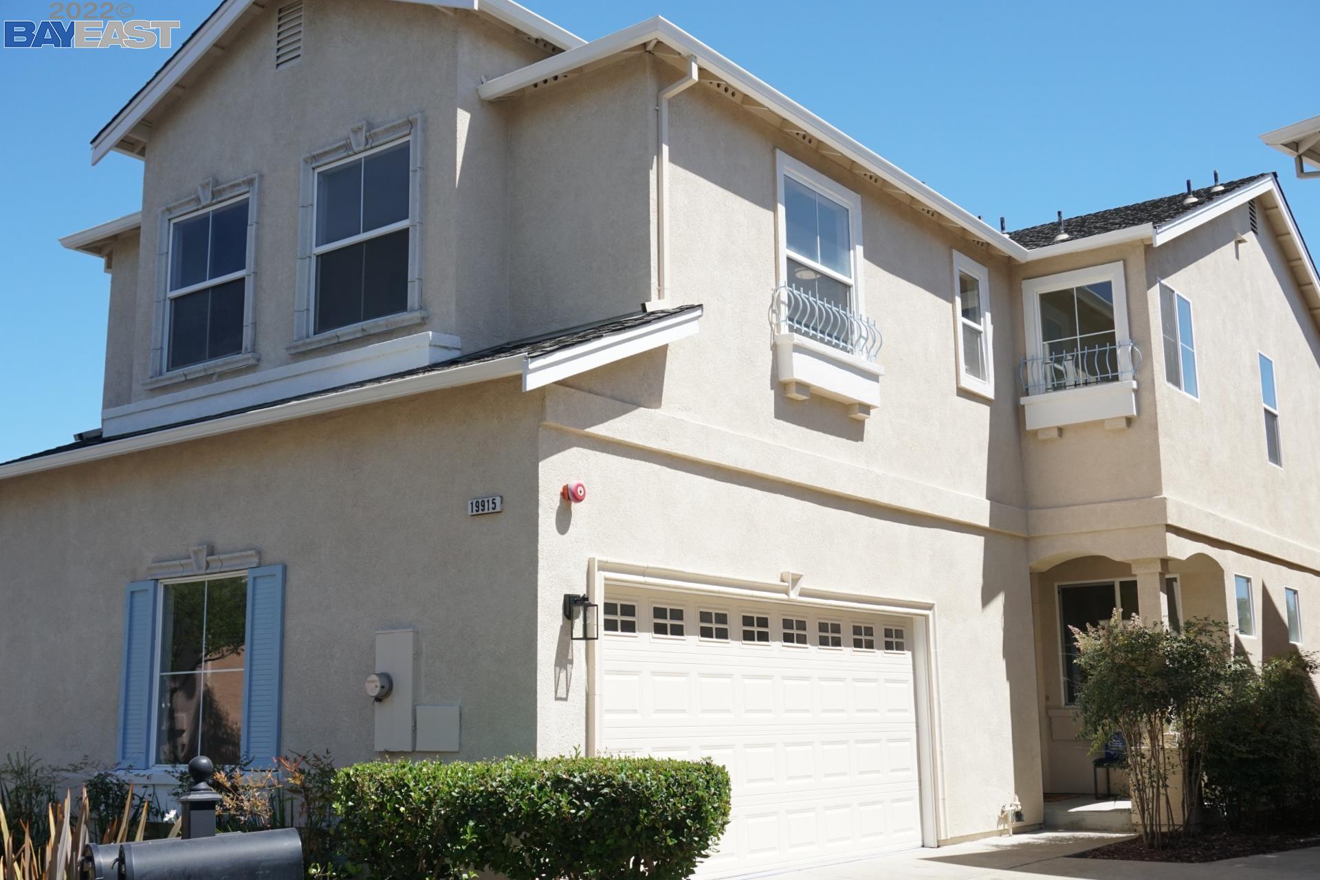 Detail Gallery Image 1 of 1 For 19915 John Dr, Castro Valley,  CA 94546 - 5 Beds | 3 Baths