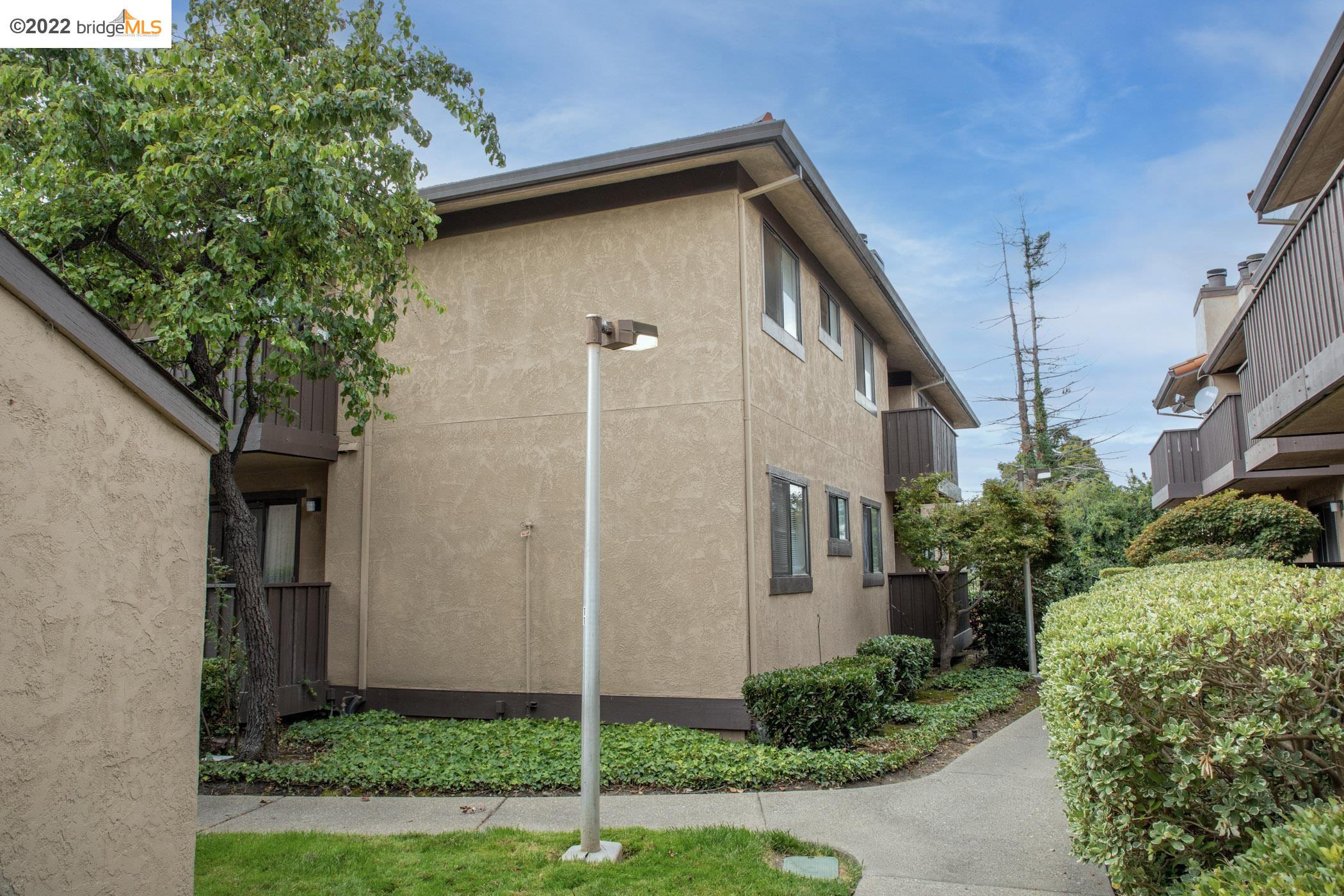 Detail Gallery Image 1 of 1 For 15065 Hesperian Blvd #27,  San Leandro,  CA 94578 - 2 Beds | 1 Baths