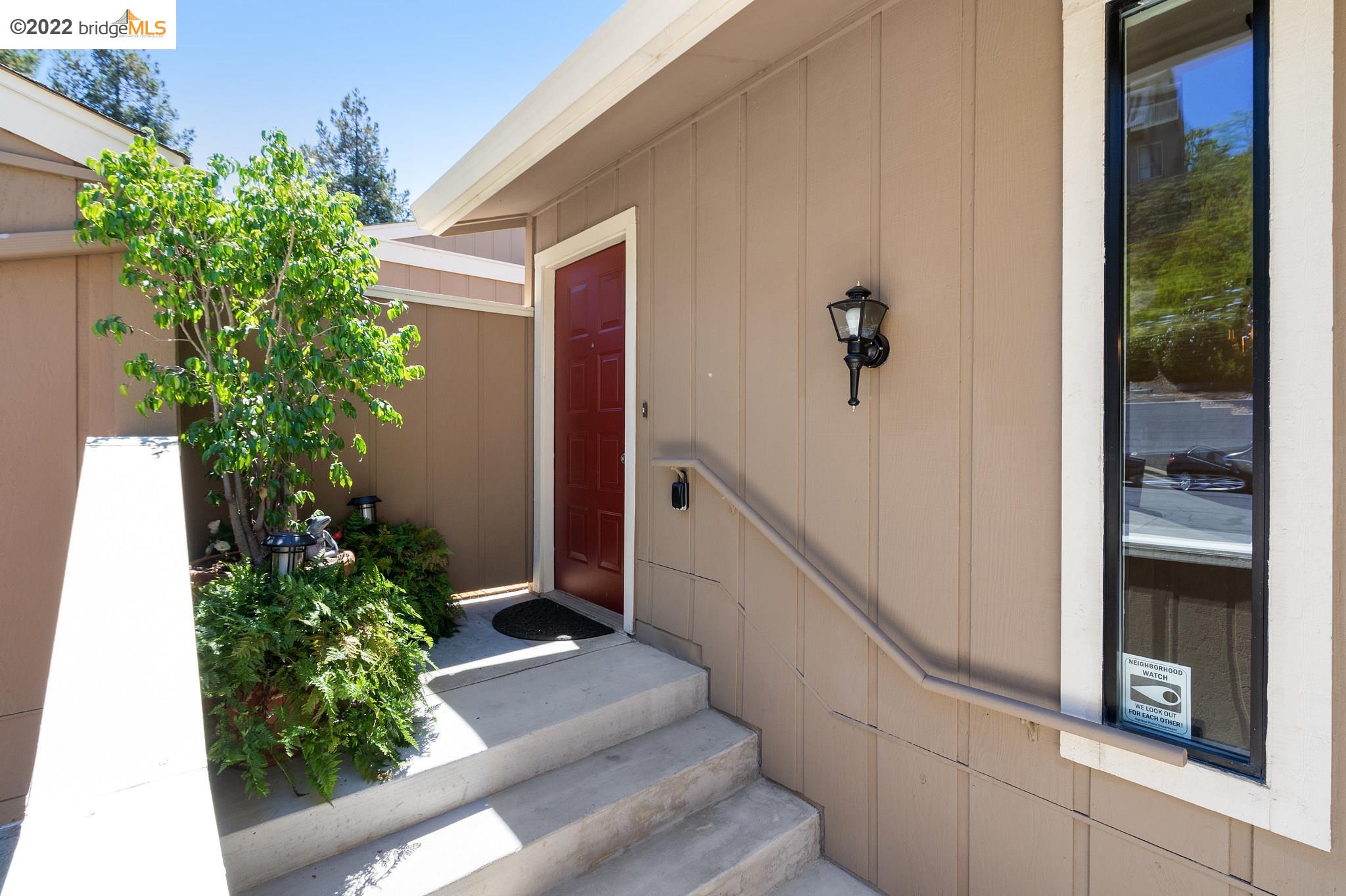 Detail Gallery Image 1 of 1 For 8 Anair Way, Oakland,  CA 94605 - 2 Beds | 1/1 Baths