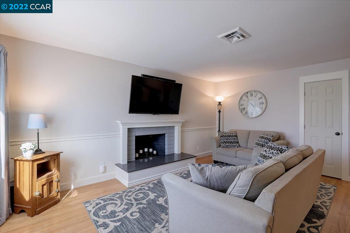 Detail Gallery Image 1 of 1 For 3508 Village Rd, Concord,  CA 94519 - 4 Beds | 2 Baths