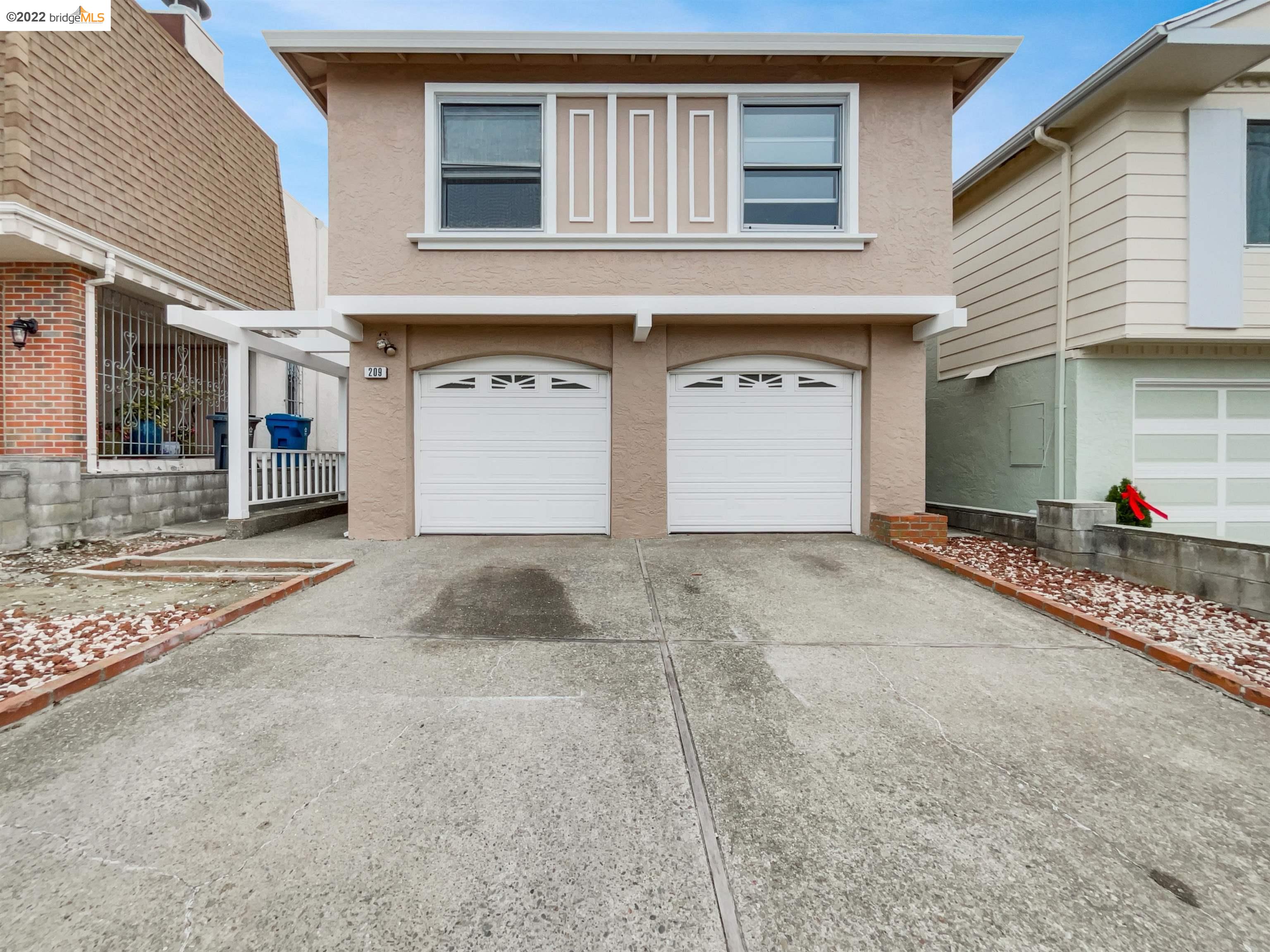 Detail Gallery Image 1 of 16 For 209 Dennis Dr, Daly City,  CA 94015 - 3 Beds | 2 Baths