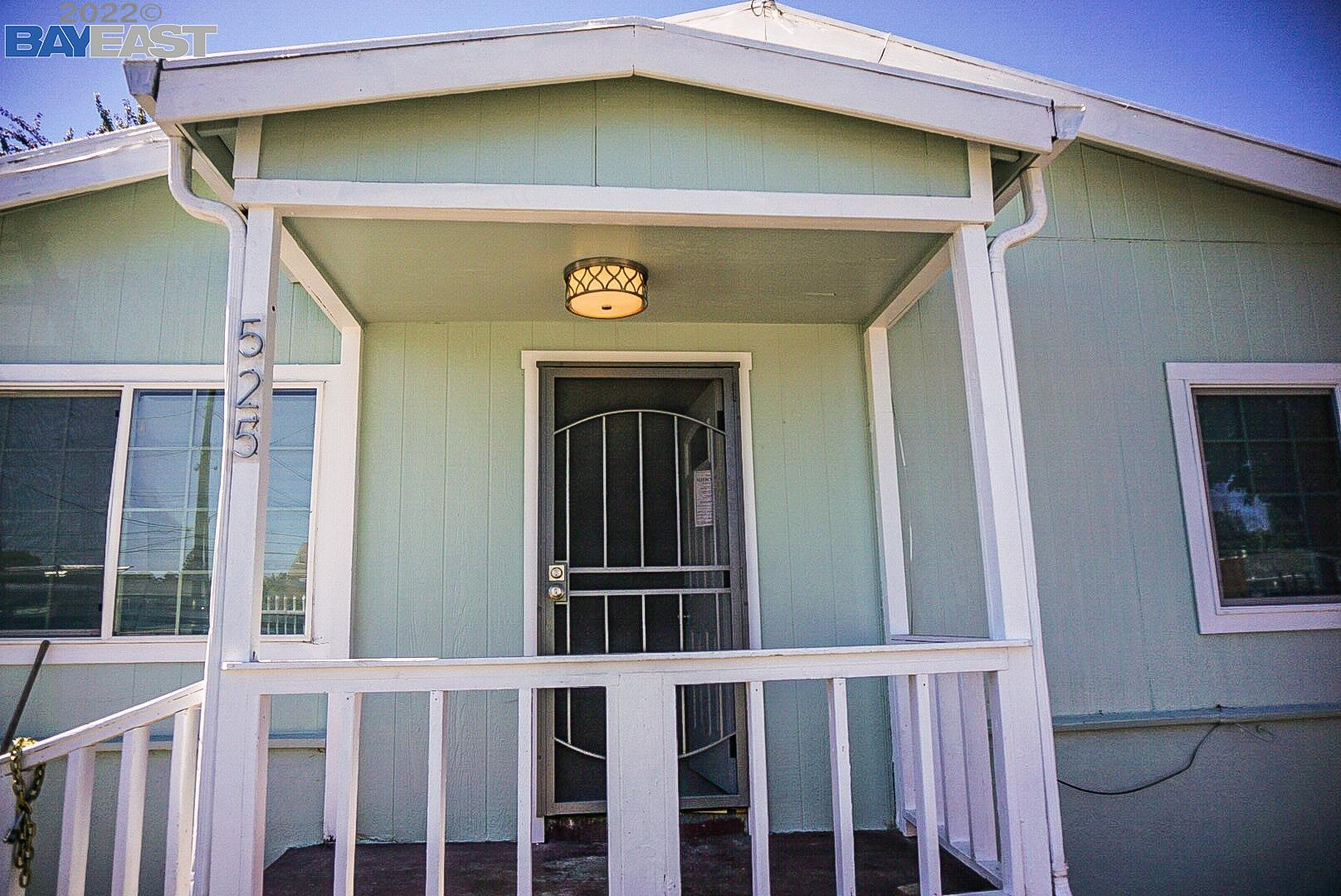 Detail Gallery Image 1 of 1 For 525 Douglas Ave, Oakland,  CA 94603 - 4 Beds | 2 Baths