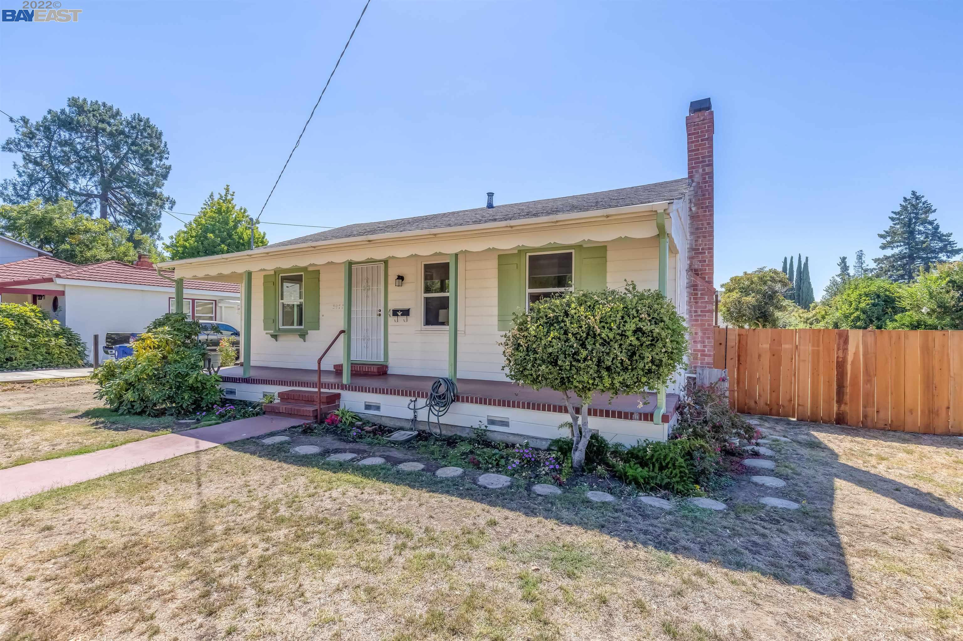 Detail Gallery Image 1 of 1 For 3977 Somerset Ave, Castro Valley,  CA 94546 - 2 Beds | 1 Baths
