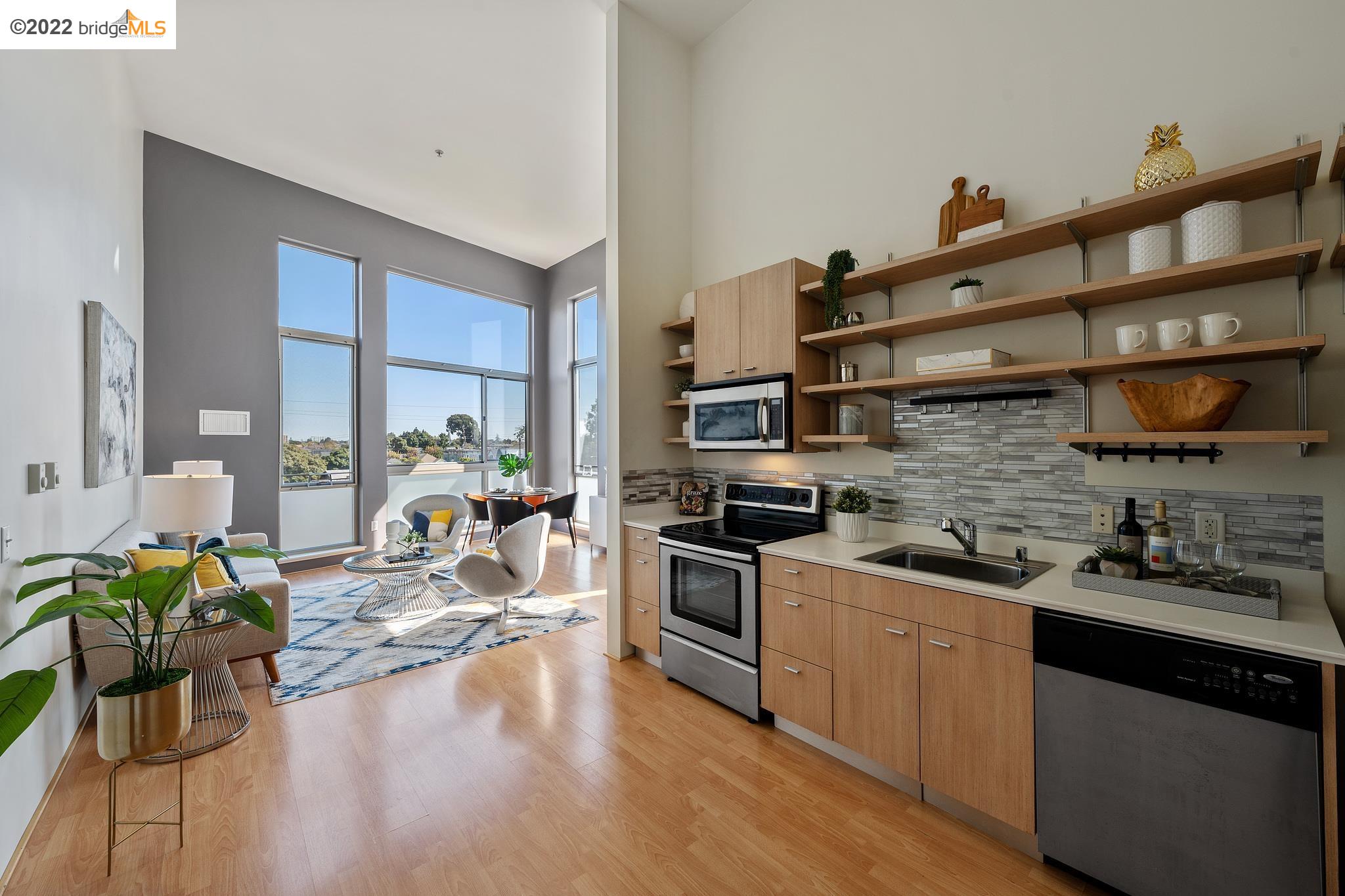 Detail Gallery Image 1 of 1 For 1201 Pine St #465,  Oakland,  CA 94607 - 1 Beds | 1 Baths