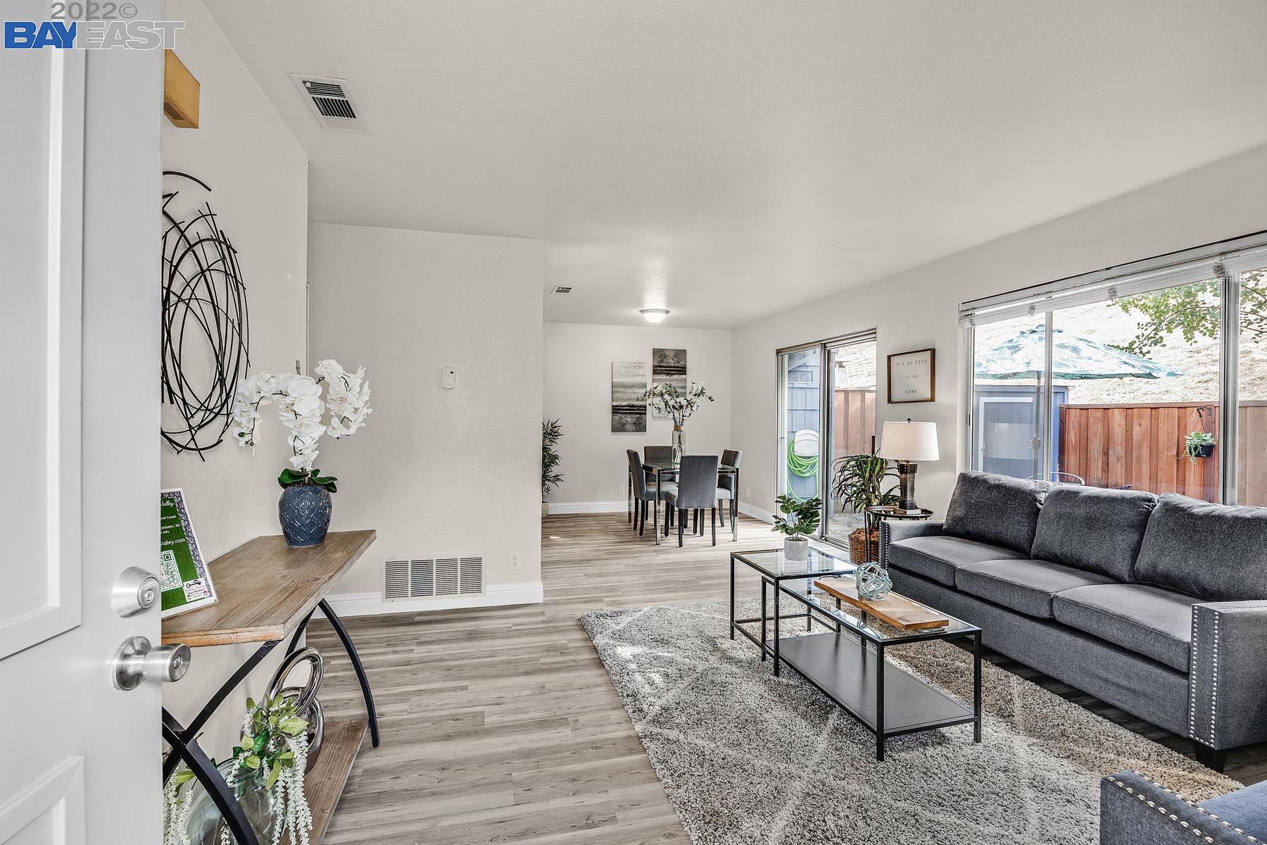 Detail Gallery Image 1 of 1 For 1092 Spring Valley Cmn, Livermore,  CA 94551 - 3 Beds | 1 Baths