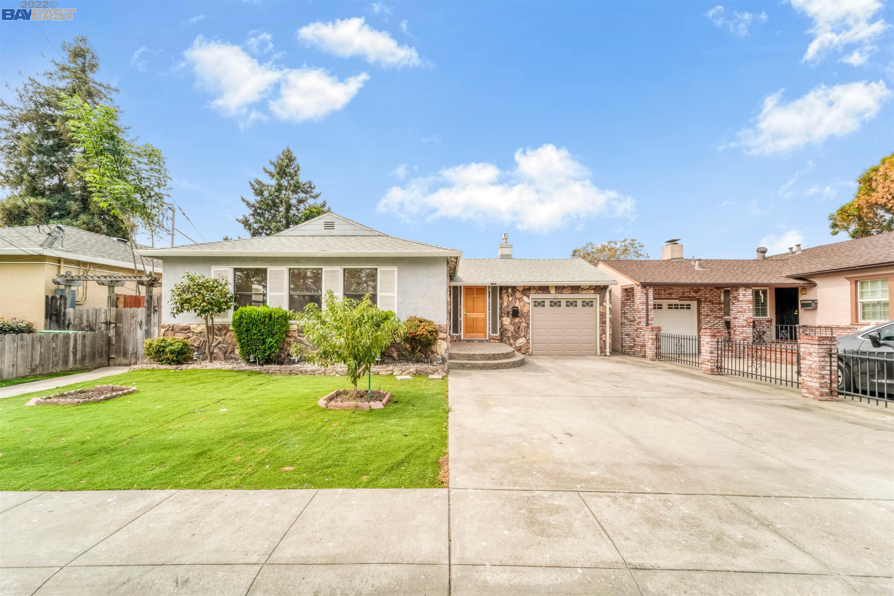Detail Gallery Image 1 of 1 For 17467 via Anacapa, San Lorenzo,  CA 94580 - 4 Beds | 3 Baths