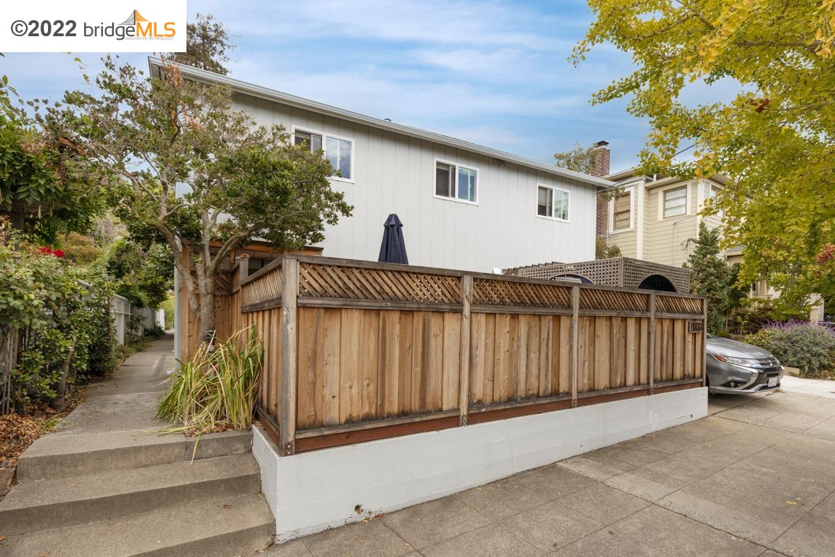 Detail Gallery Image 1 of 1 For 1733 Francisco St #D,  Berkeley,  CA 94703 - 3 Beds | 1/1 Baths