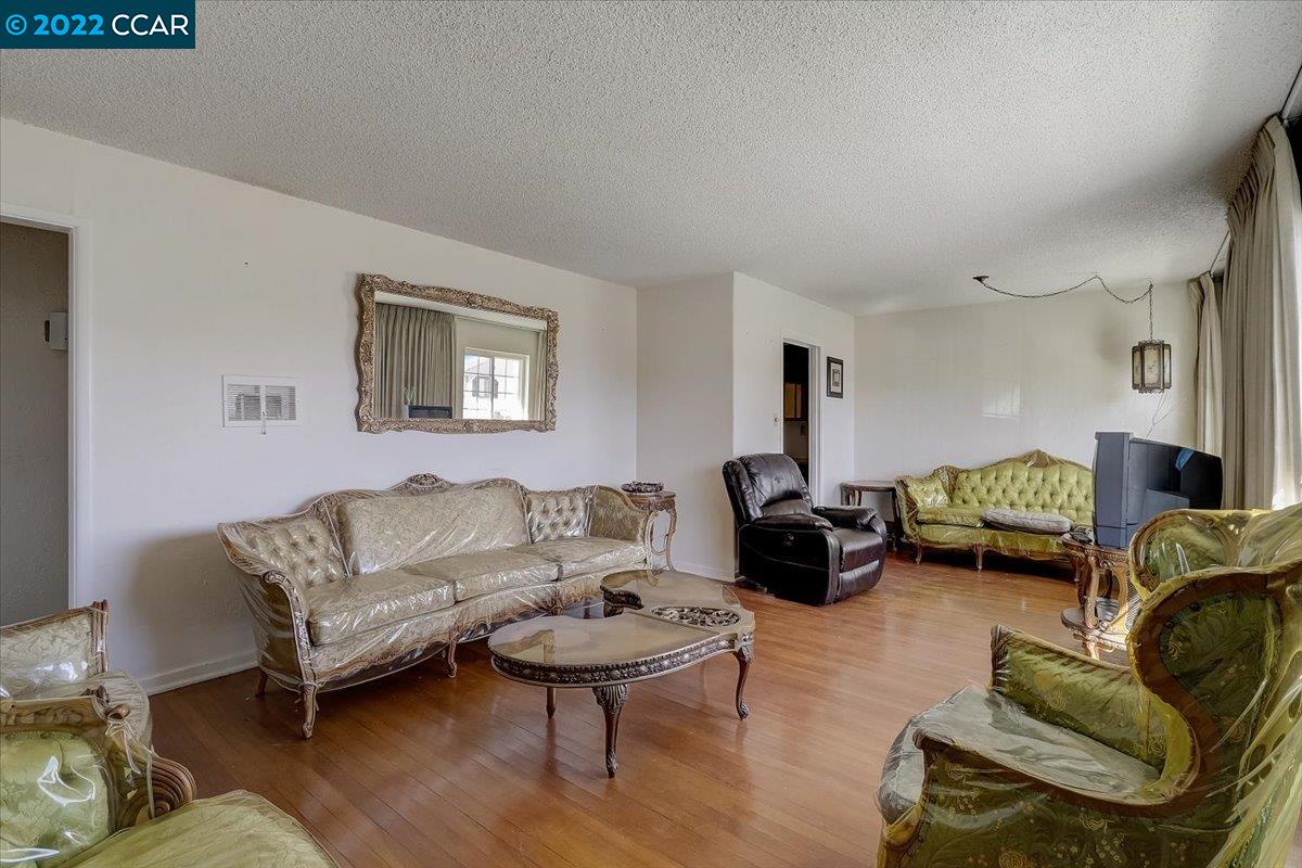 Detail Gallery Image 1 of 1 For 285 Sextus Rd, Oakland,  CA 94603 - 3 Beds | 1/1 Baths