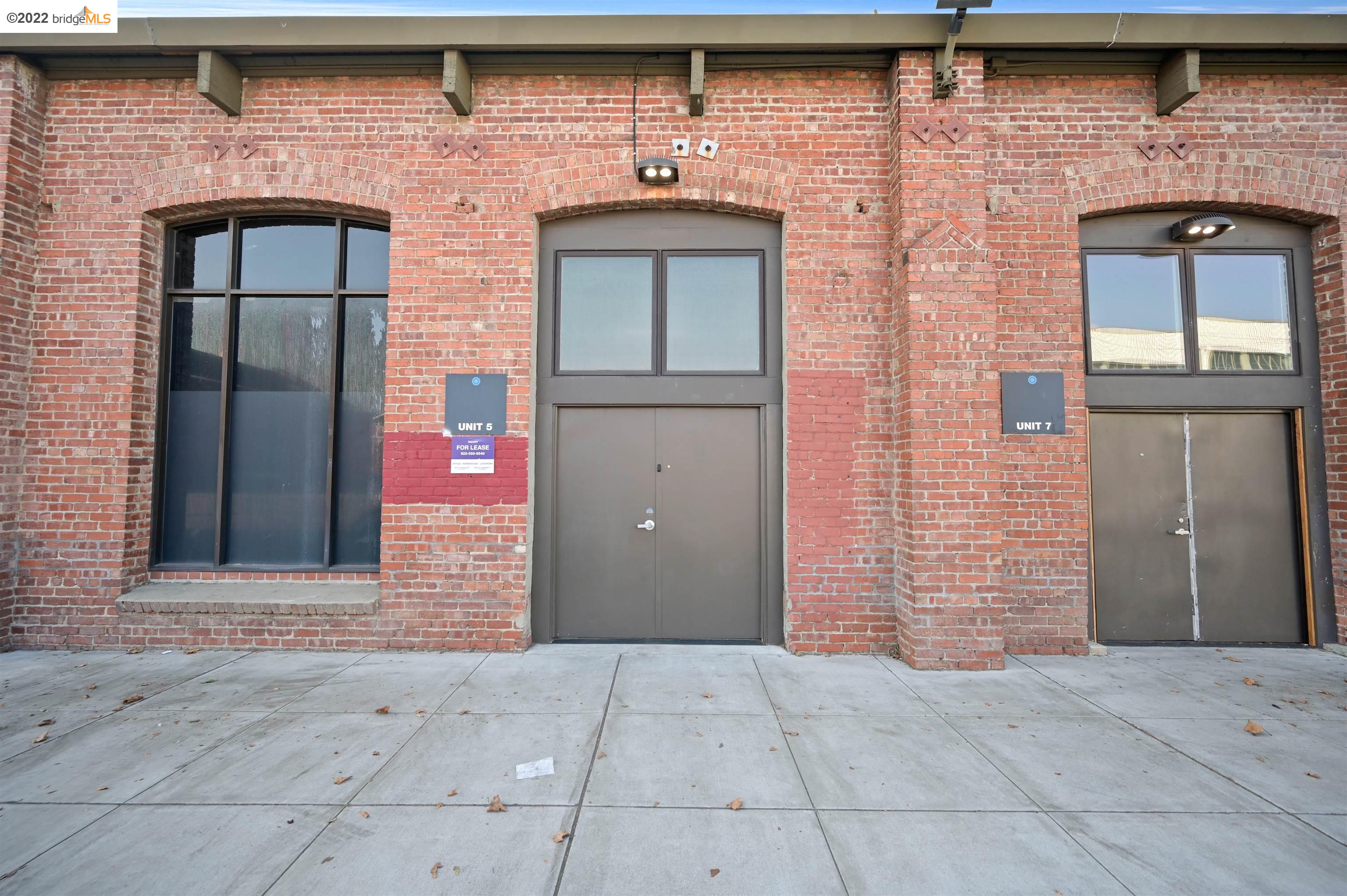 Detail Gallery Image 1 of 24 For 1035 22nd Avenue, #5, Oakland,  CA 94606 - – Beds | – Baths