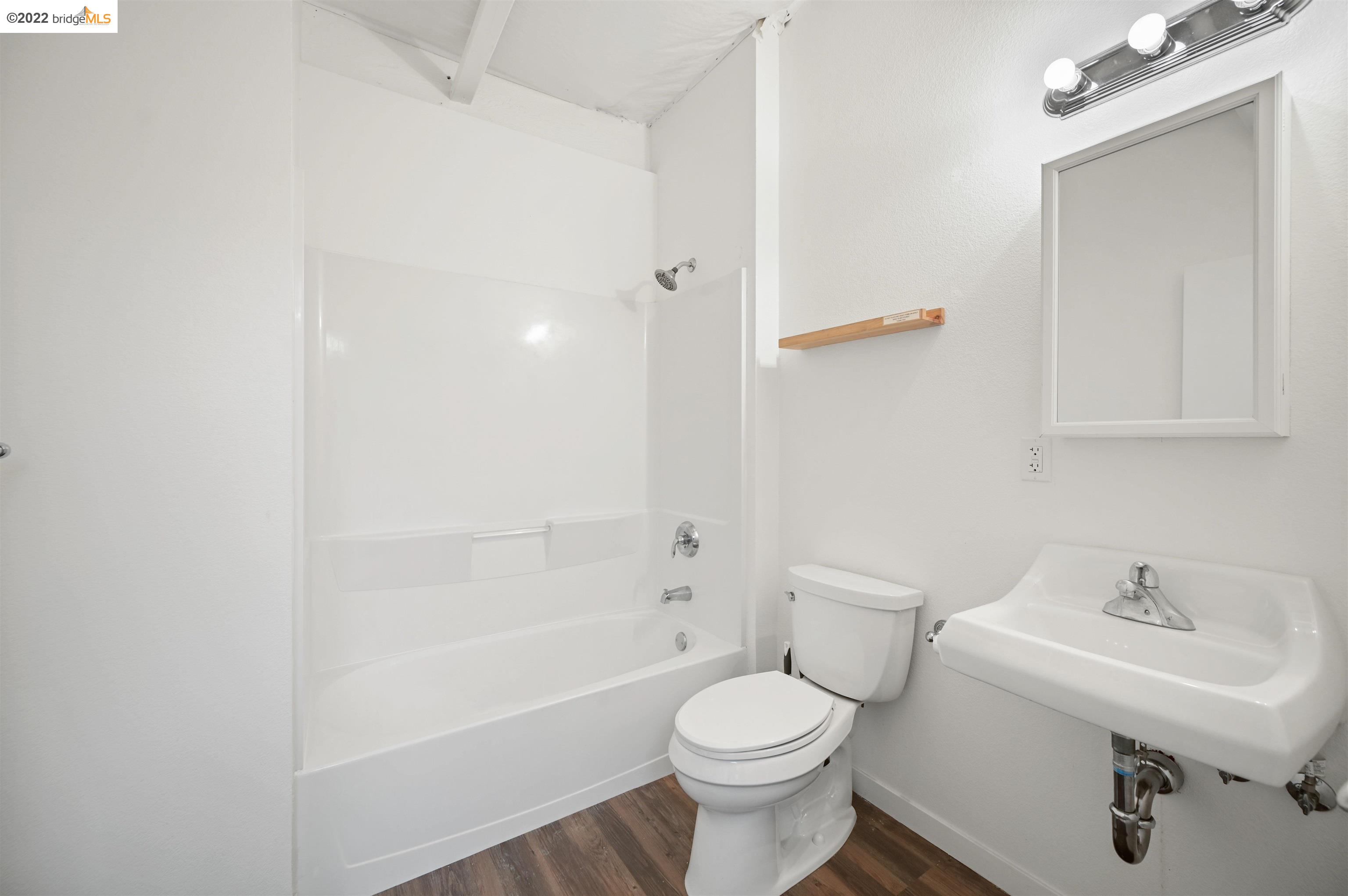 Detail Gallery Image 12 of 24 For 1035 22nd Avenue, #5, Oakland,  CA 94606 - – Beds | – Baths