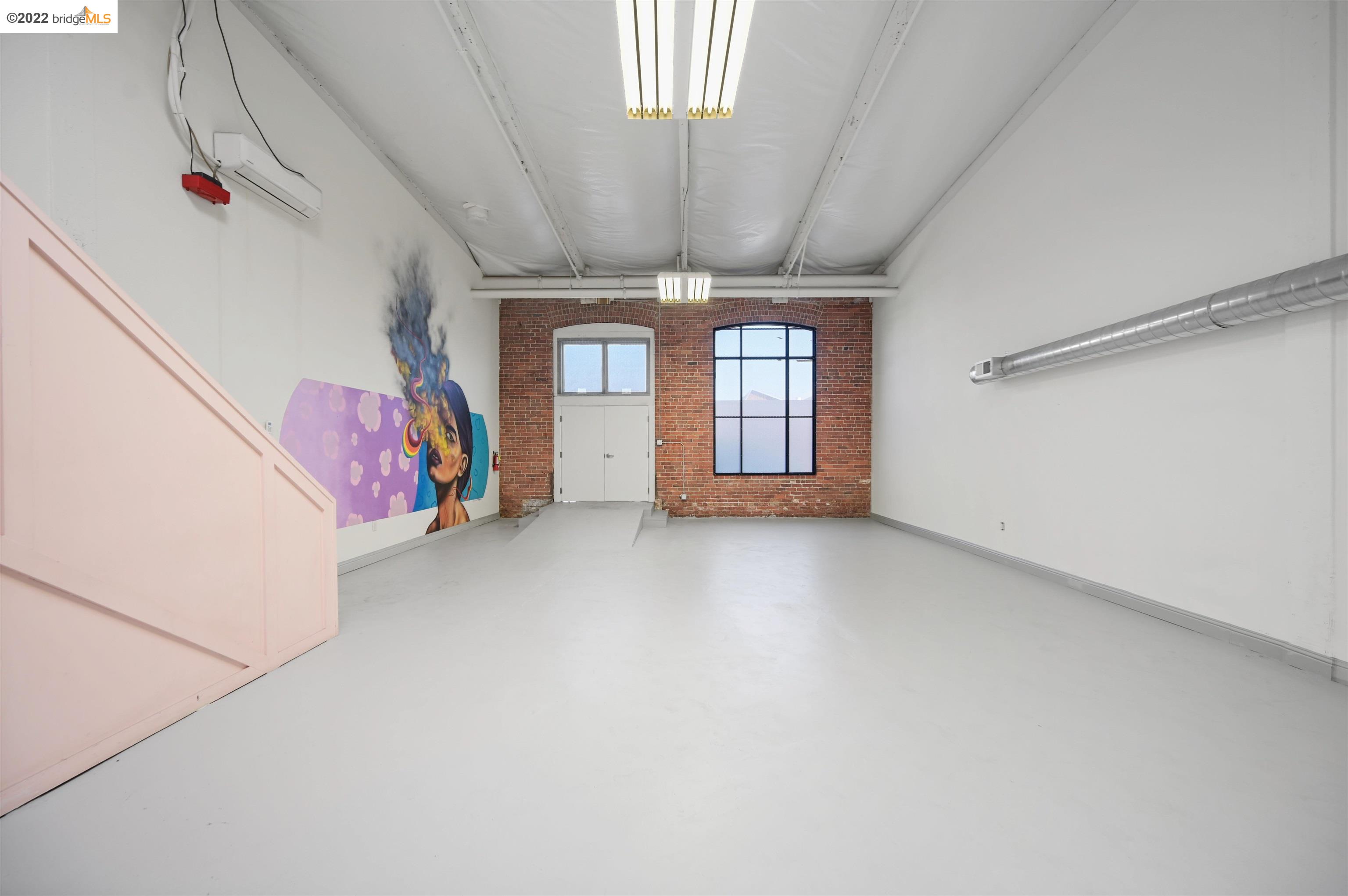 Detail Gallery Image 4 of 24 For 1035 22nd Avenue, #5, Oakland,  CA 94606 - – Beds | – Baths