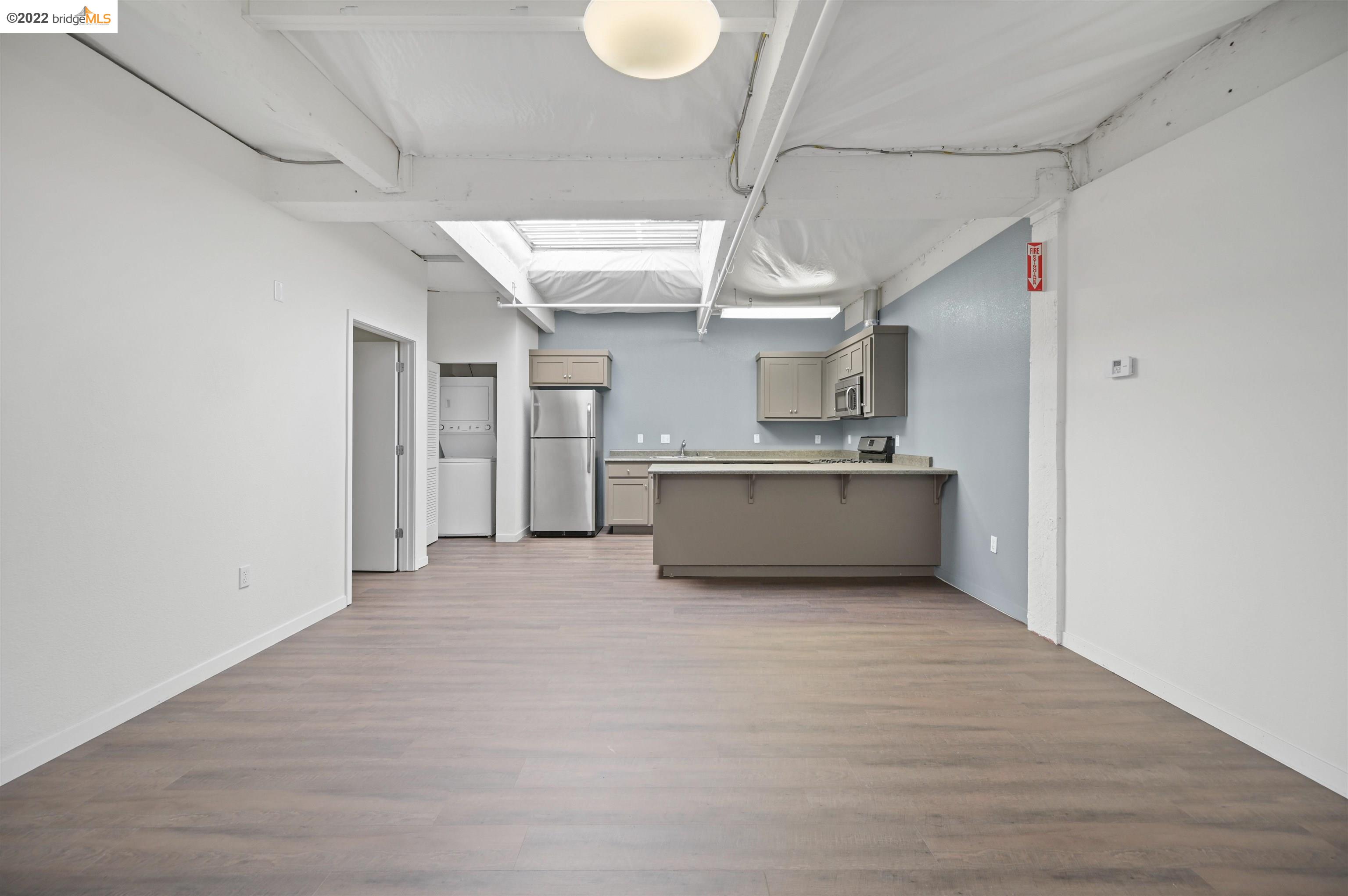 Detail Gallery Image 8 of 24 For 1035 22nd Avenue, #5, Oakland,  CA 94606 - – Beds | – Baths
