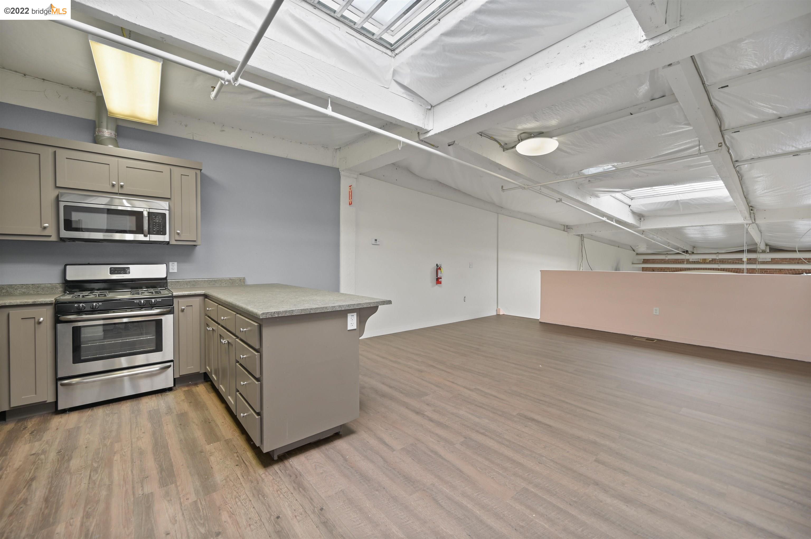 Detail Gallery Image 9 of 24 For 1035 22nd Avenue, #5, Oakland,  CA 94606 - – Beds | – Baths