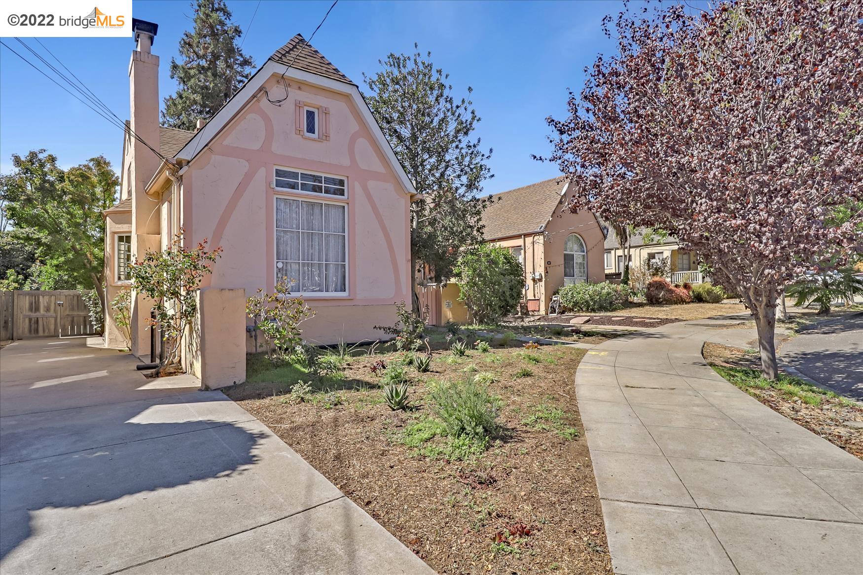 Detail Gallery Image 1 of 1 For 5823 Picardy Drive, Oakland,  CA 94605 - 4 Beds | 1/1 Baths