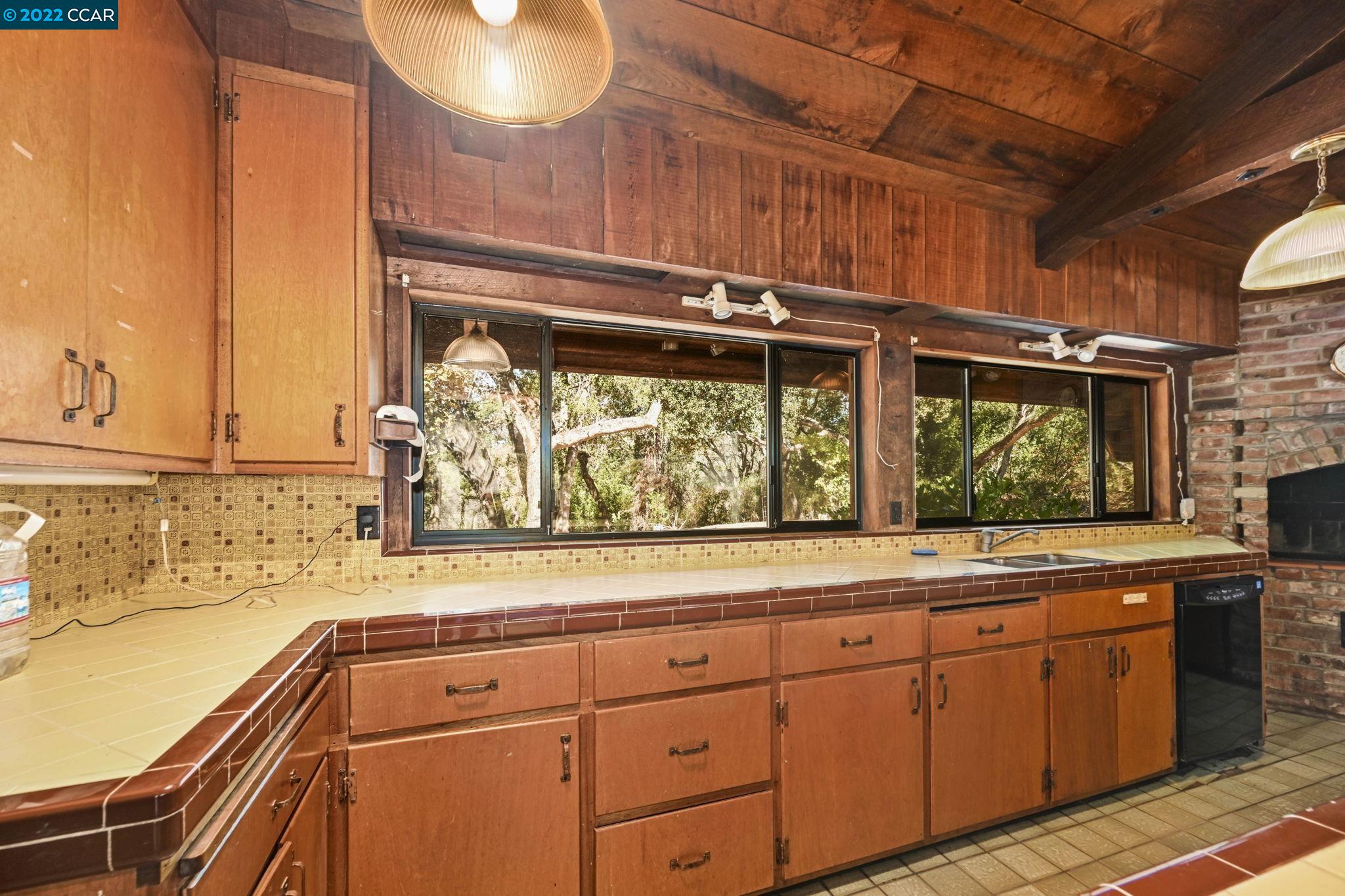 Detail Gallery Image 13 of 33 For 635 Los Trancos Rd, Portola Valley,  CA 94028 - 4 Beds | 2/1 Baths