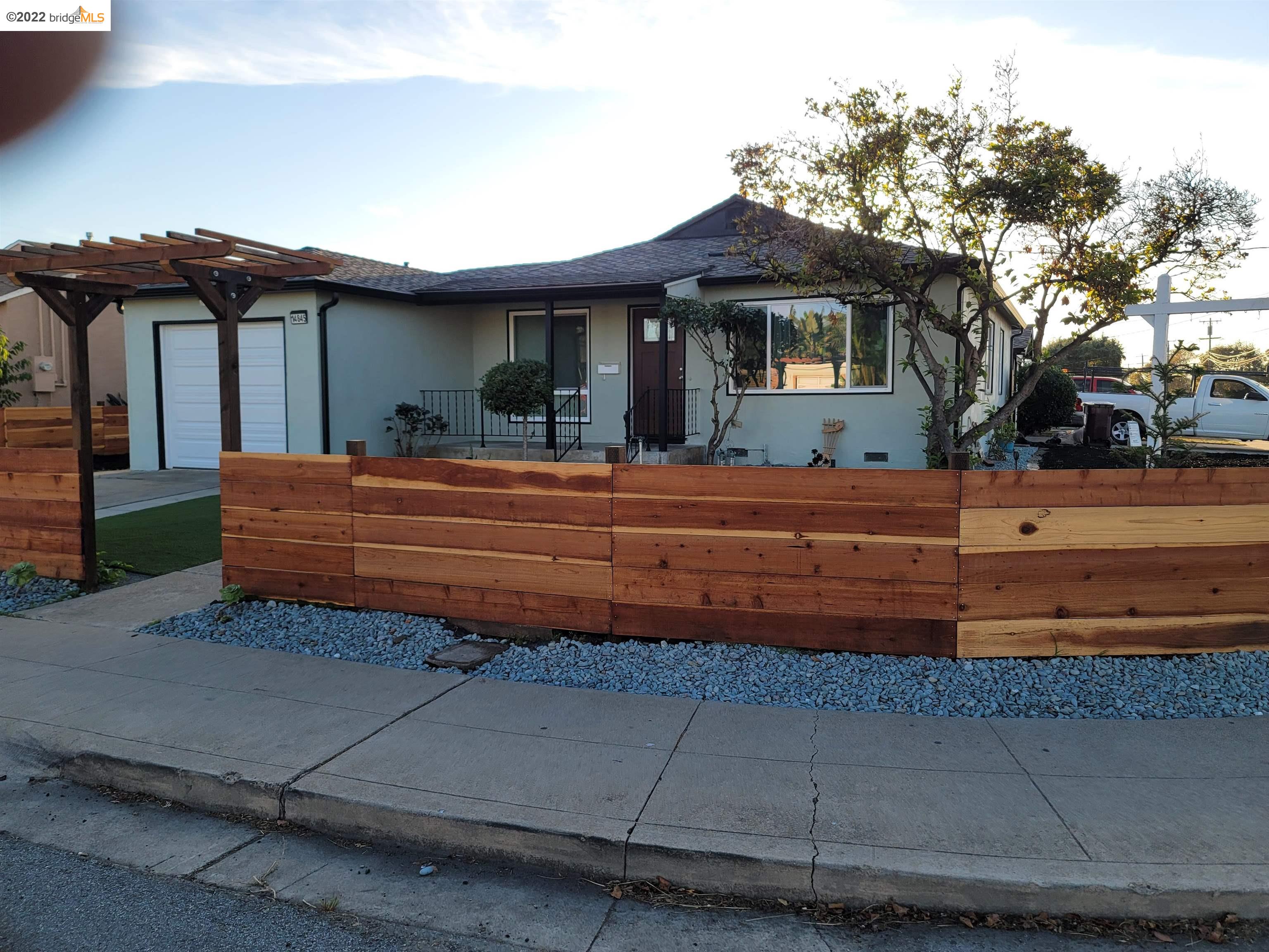 Detail Gallery Image 1 of 1 For 14845 Farnsworth St, San Leandro,  CA 94579 - 3 Beds | 2 Baths