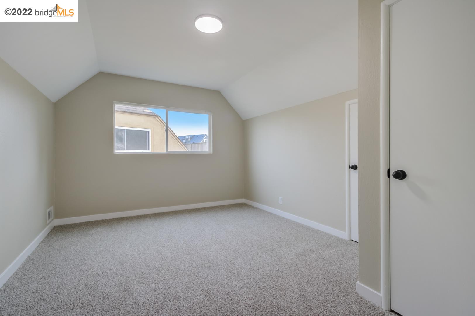 Detail Gallery Image 21 of 32 For 349 Mina Ln, Pacifica,  CA 94044 - 4 Beds | 2 Baths