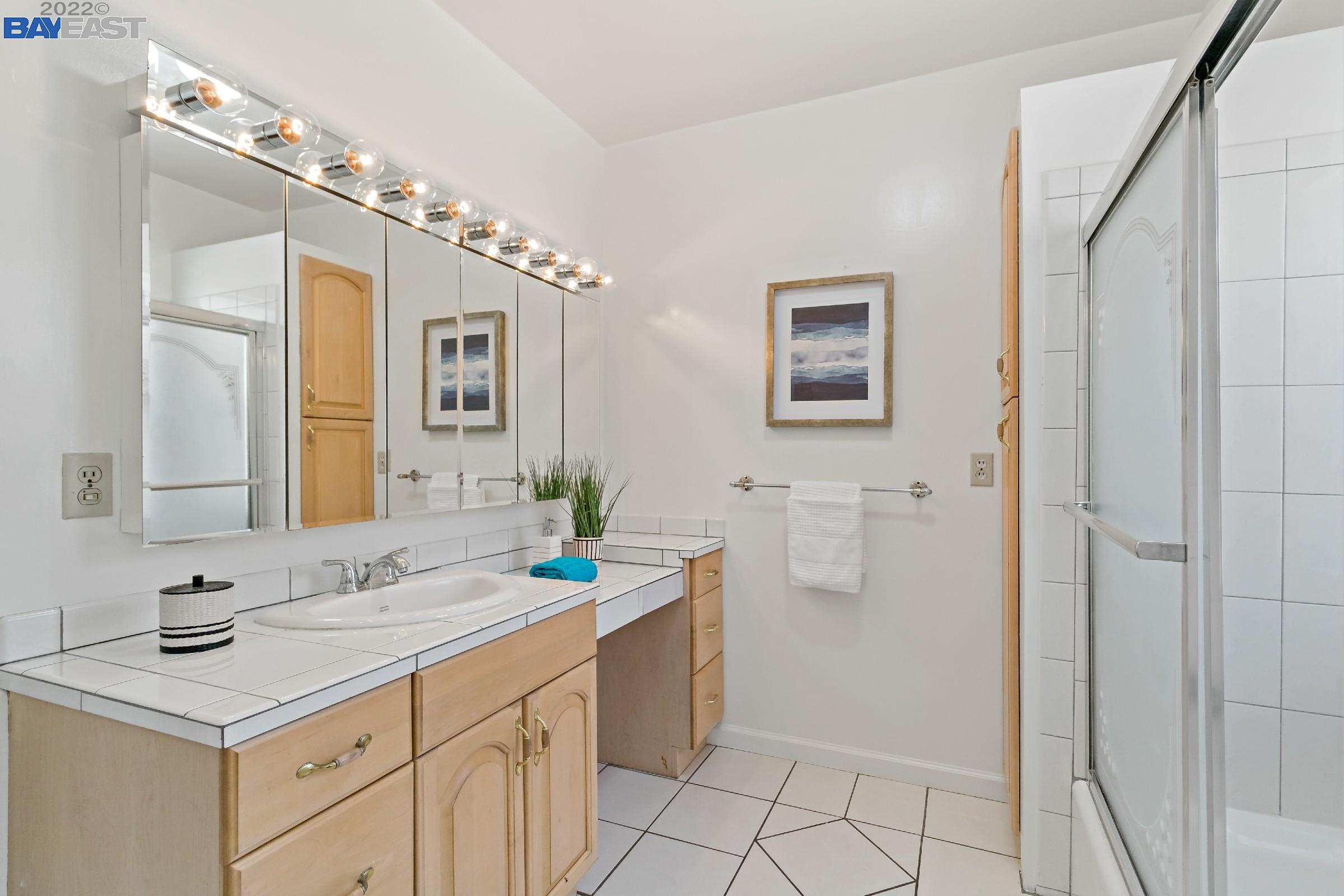 Detail Gallery Image 32 of 60 For 716 Mandana Blvd, Oakland,  CA 94610 - 5 Beds | 2 Baths