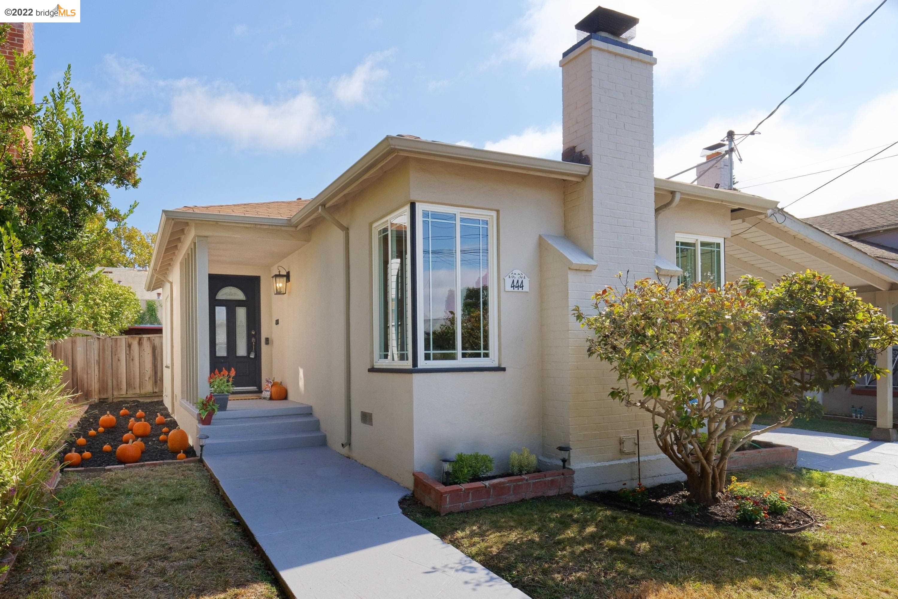 Detail Gallery Image 1 of 1 For 444 Diehl Ave, San Leandro,  CA 94577 - 2 Beds | 1/1 Baths