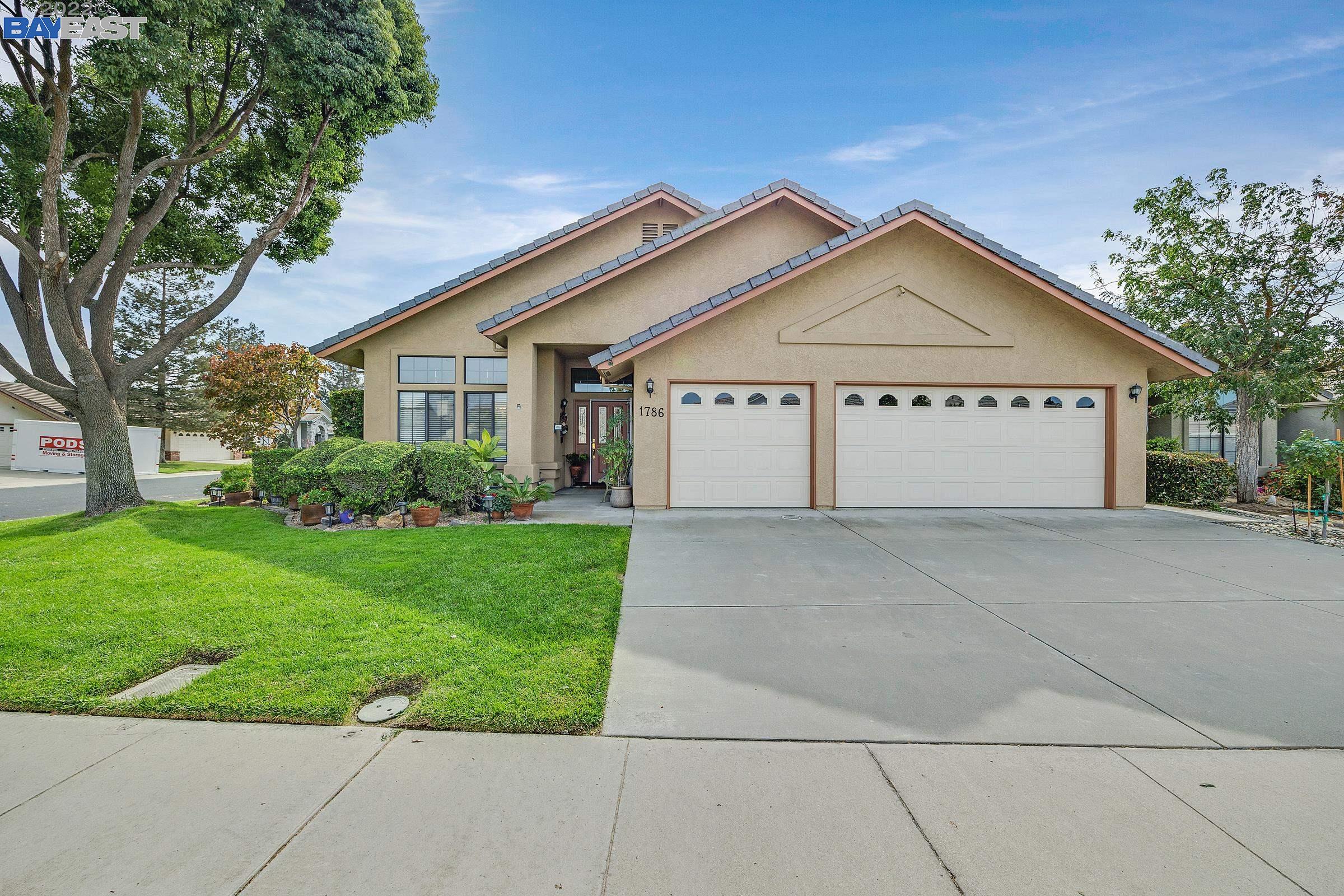 Detail Gallery Image 1 of 1 For 1786 Brookside Dr, Manteca,  CA 95336 - 3 Beds | 2 Baths