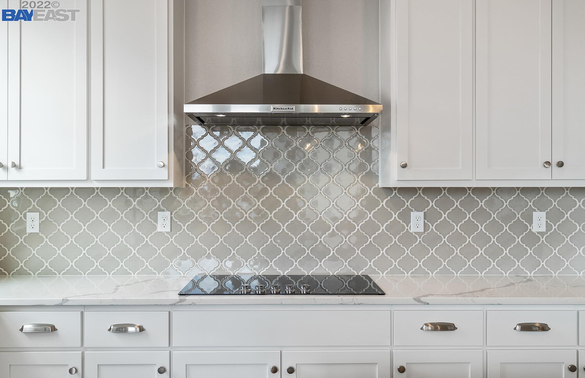 Detail Gallery Image 1 of 1 For 106 Waters Park Circle, San Mateo,  CA 94403 - 3 Beds | 3/2 Baths