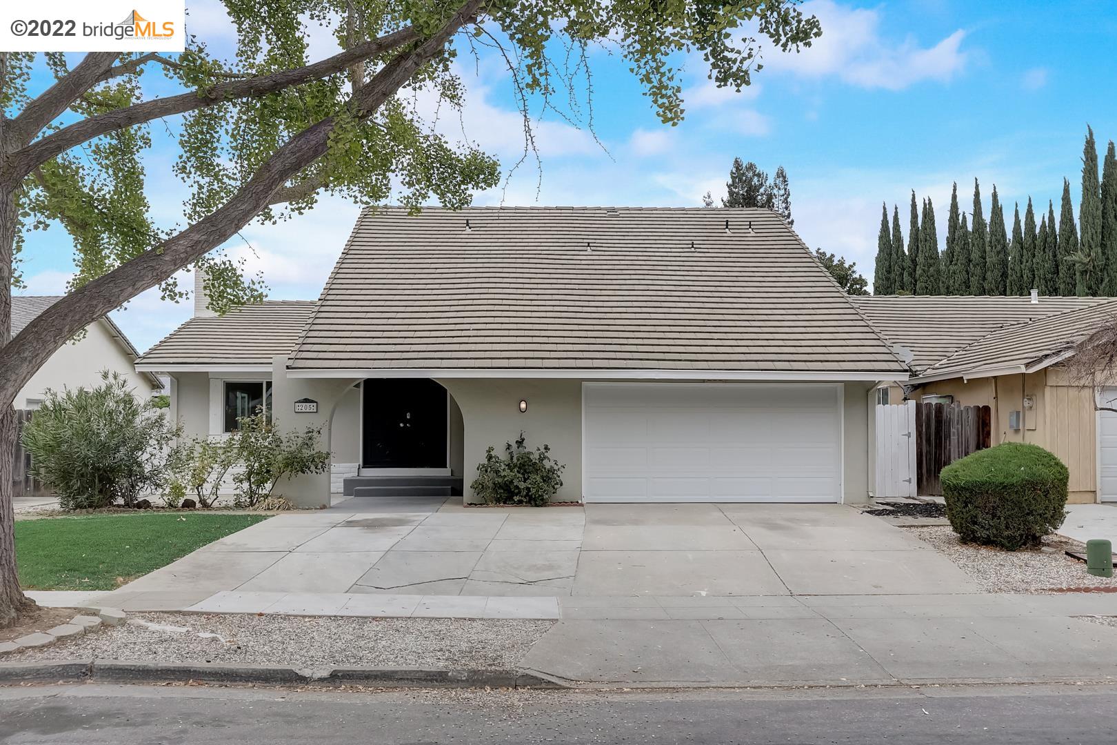 Detail Gallery Image 1 of 1 For 205 Vineyard Dr, San Jose,  CA 95119 - 4 Beds | 2 Baths