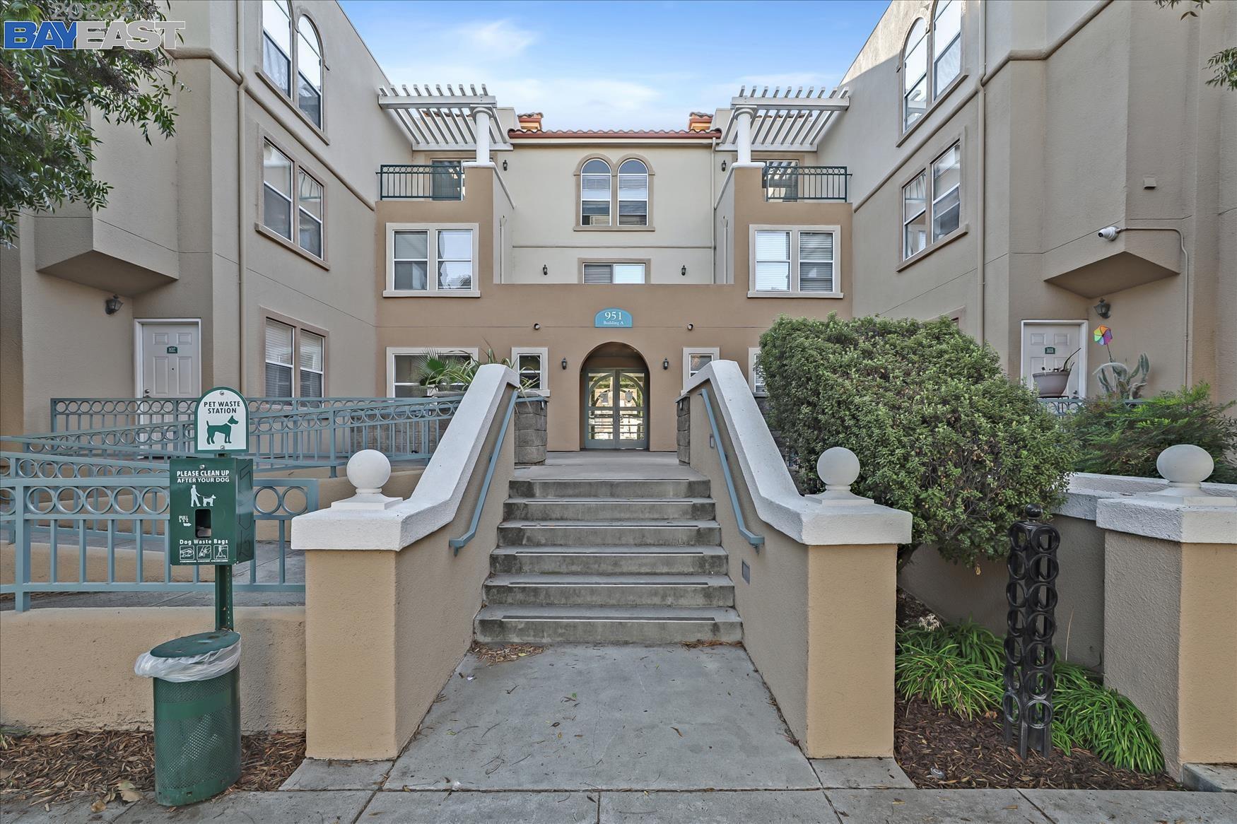 Detail Gallery Image 1 of 1 For 951 S 12th St #305,  San Jose,  CA 95112 - 2 Beds | 2 Baths