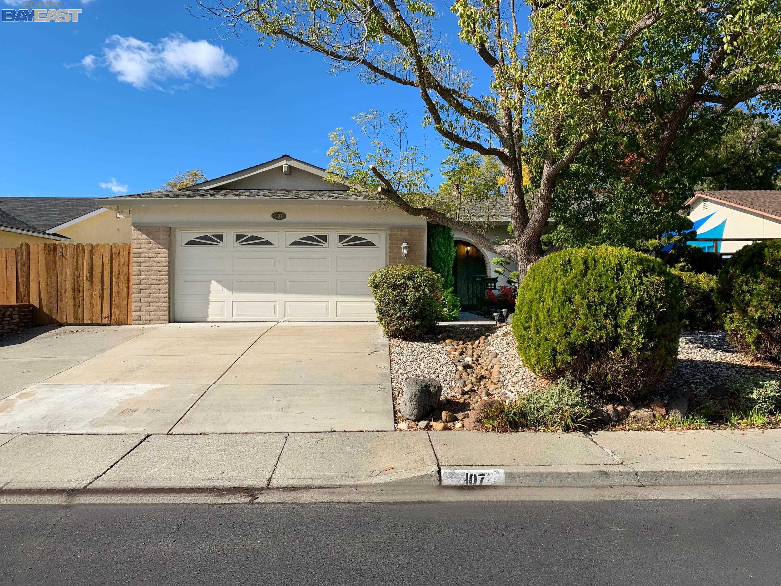 Detail Gallery Image 1 of 1 For 107 Begonia Ct, Martinez,  CA 94553 - 3 Beds | 2 Baths