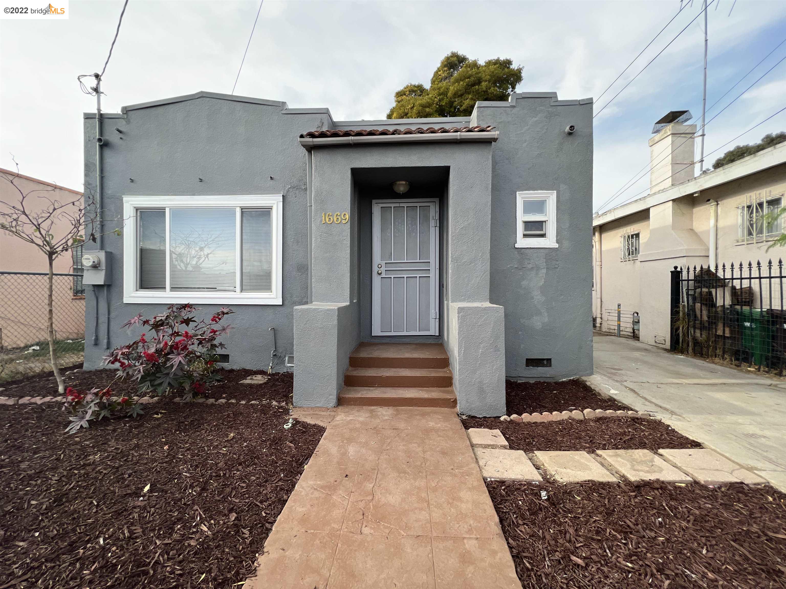 Detail Gallery Image 1 of 1 For 1669 78th Ave, Oakland,  CA 94621 - 3 Beds | 2 Baths