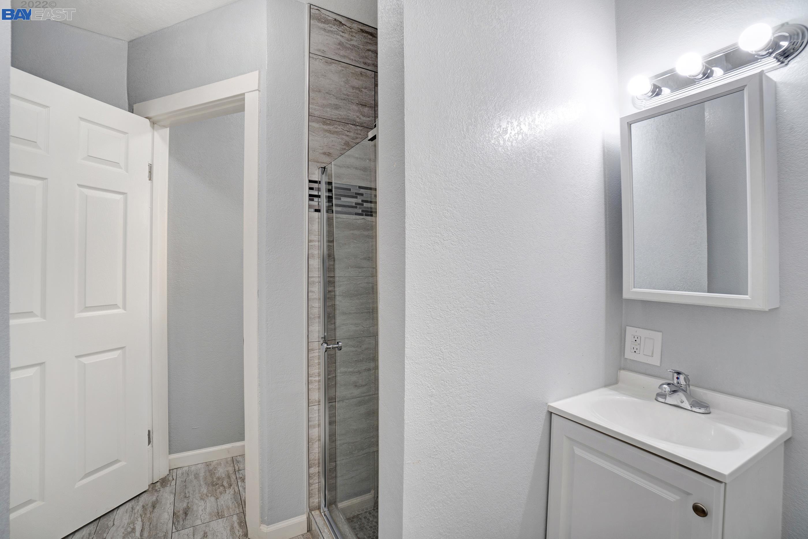 Detail Gallery Image 36 of 41 For 2 Peroly Ct, Oakland,  CA 94601 - 4 Beds | 2 Baths
