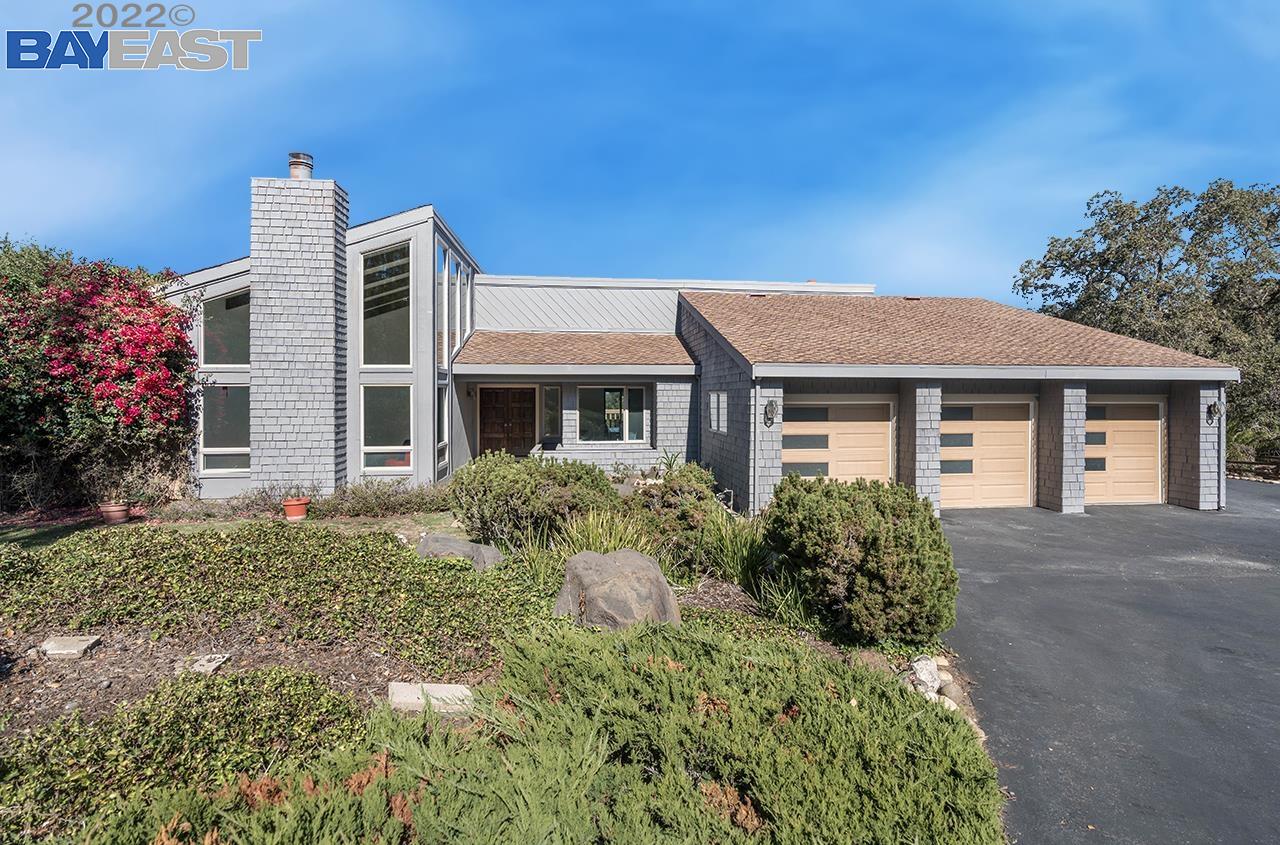 Detail Gallery Image 3 of 41 For 13140 Delson Court, Los Altos Hills,  CA 94022 - 4 Beds | 3 Baths
