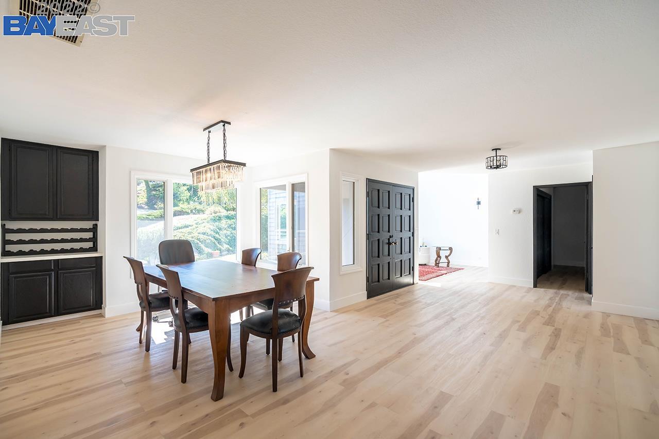 Detail Gallery Image 8 of 41 For 13140 Delson Court, Los Altos Hills,  CA 94022 - 4 Beds | 3 Baths