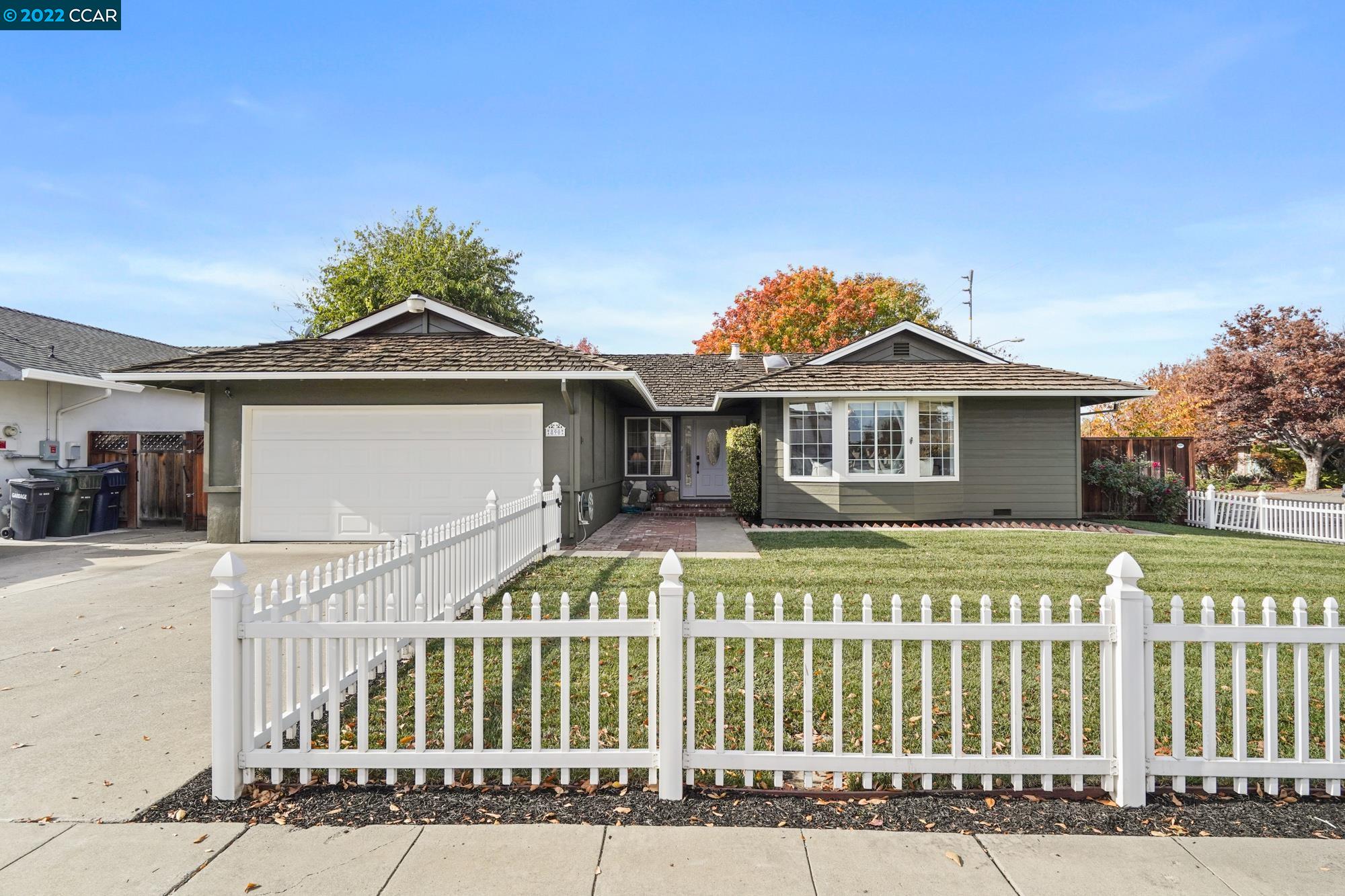 Detail Gallery Image 1 of 1 For 890 Comanche Ct, Livermore,  CA 94551 - 3 Beds | 2 Baths
