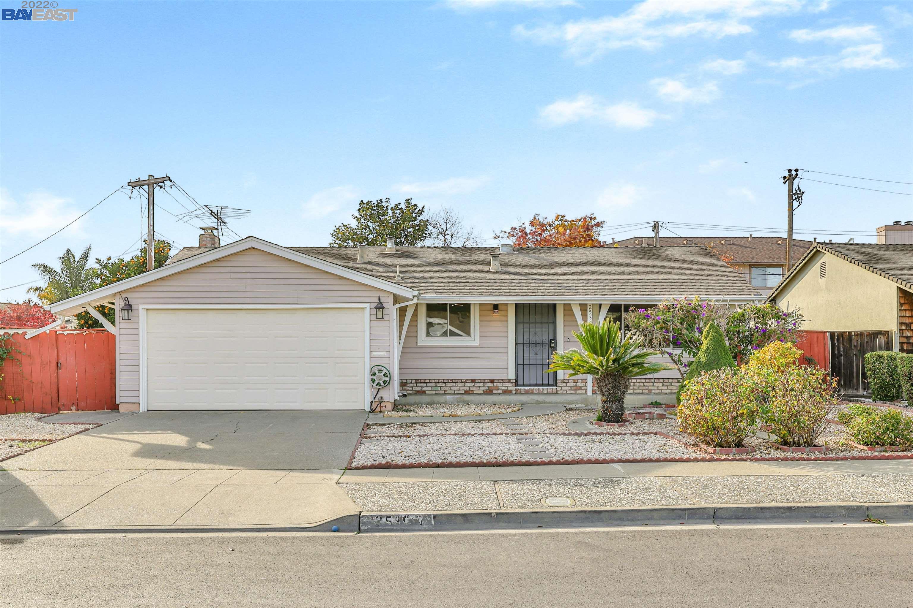 Detail Gallery Image 1 of 1 For 25309 Meredith Ct, Hayward,  CA 94545 - 3 Beds | 2 Baths
