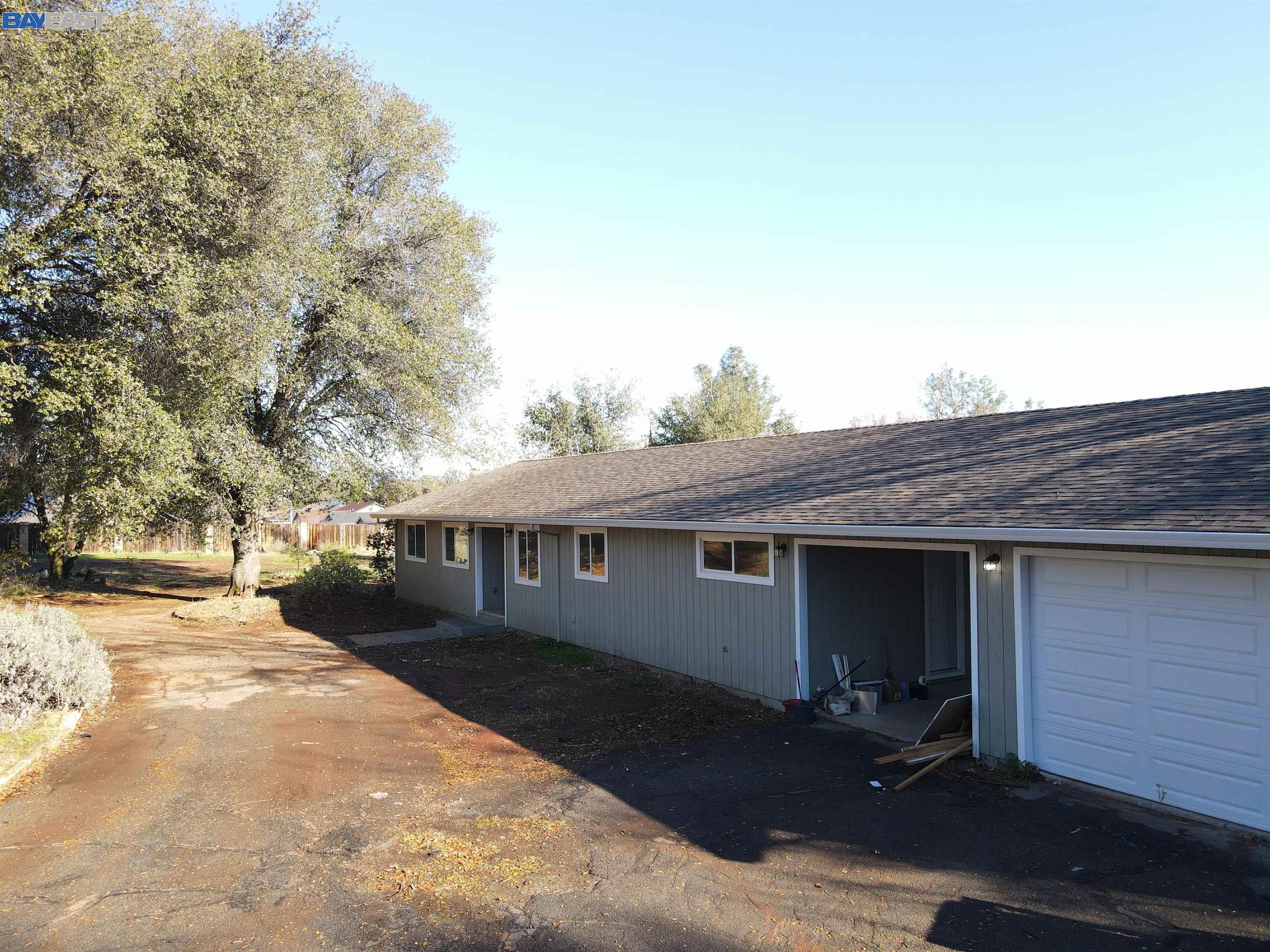 Detail Gallery Image 1 of 1 For 1440 Alrose Ln, Redding,  CA 96002 - 3 Beds | 2 Baths