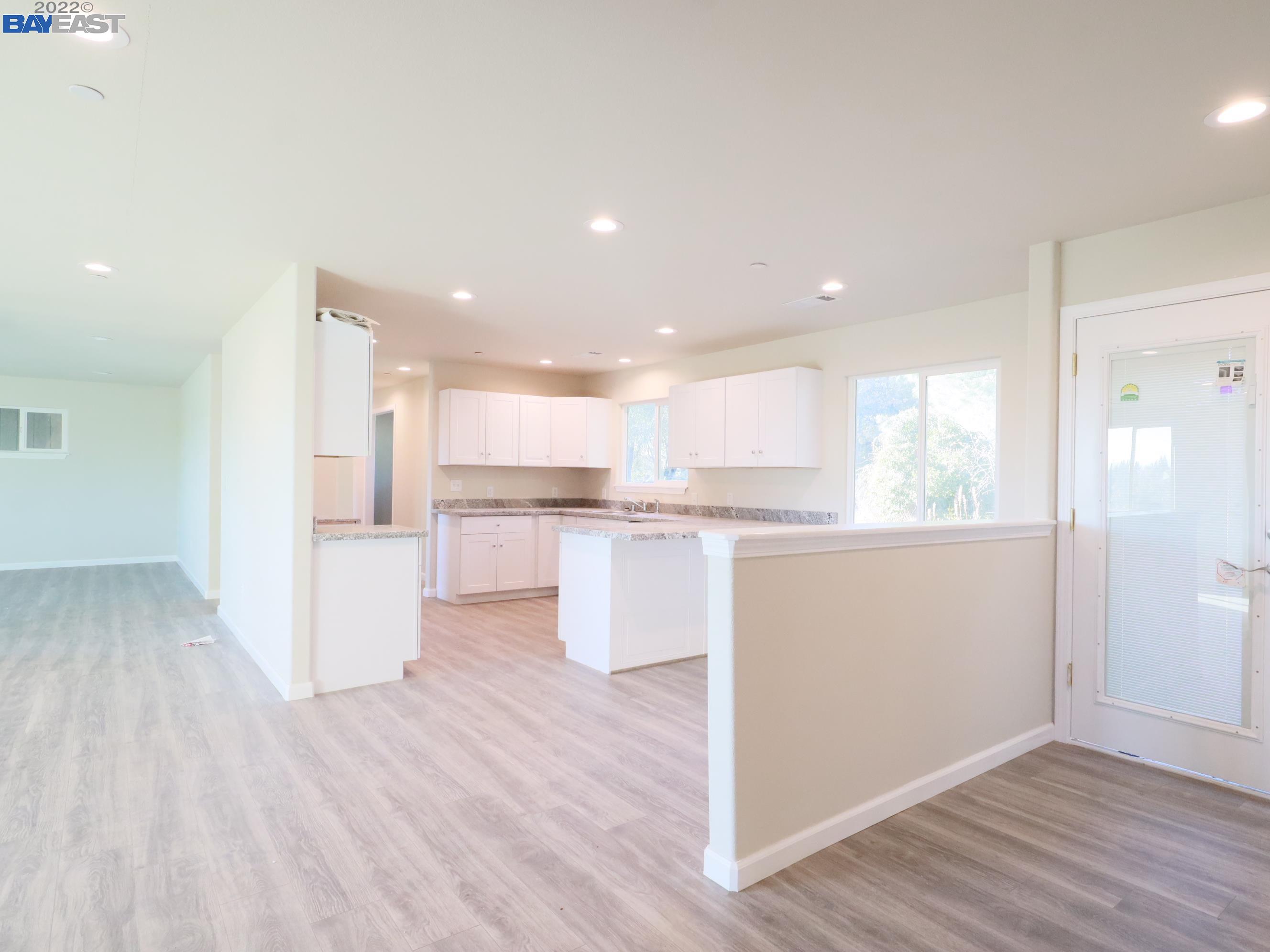 Detail Gallery Image 6 of 19 For 1440 Alrose Ln, Redding,  CA 96002 - 3 Beds | 2 Baths