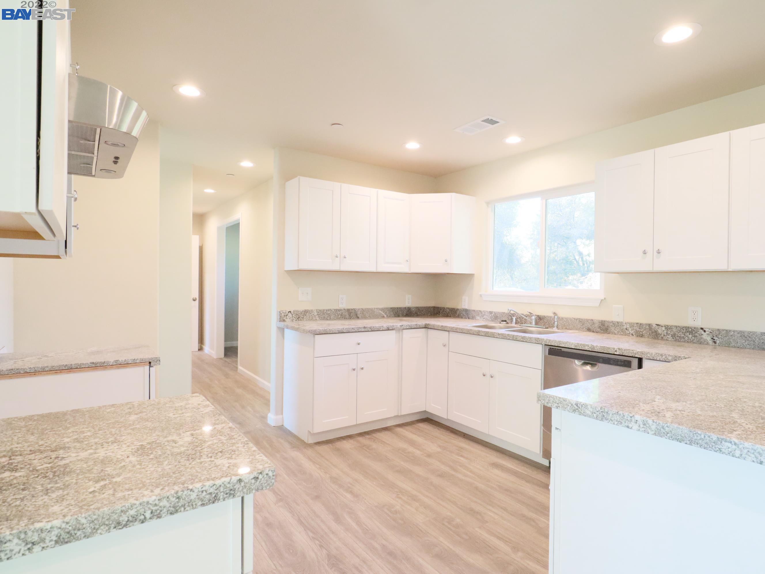 Detail Gallery Image 8 of 19 For 1440 Alrose Ln, Redding,  CA 96002 - 3 Beds | 2 Baths